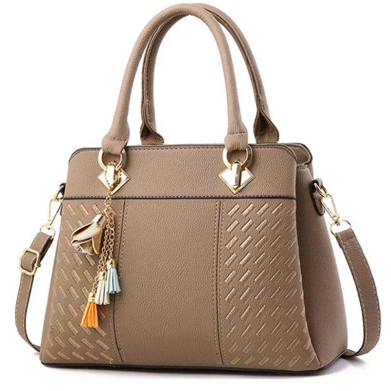 2025 New Women Bag Luxury Handbag Crossbody with tassel hanging Large Capacity Female Shoulder Bags Embroidery Tote Sac
2025 New Women Bag Luxury Handbag Crossbody with tassel hanging Large Capacity Female Shoulder Bags Embroidery Tote Sac