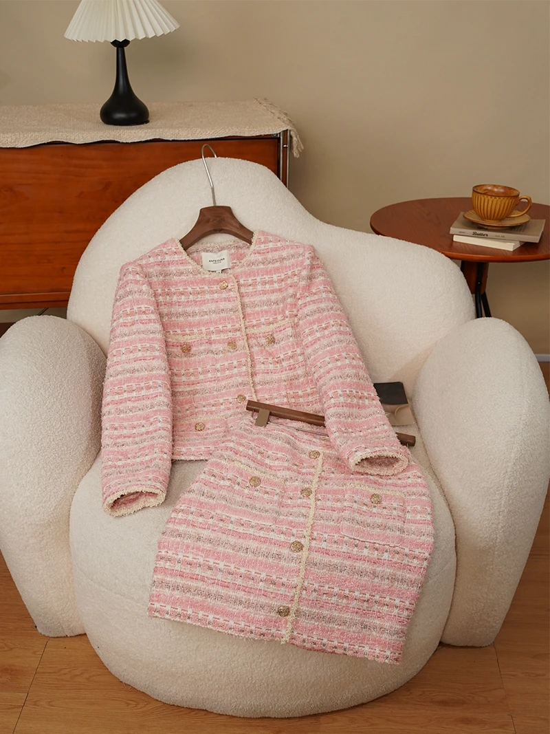 Ele Розовый шелковый шерстяной комплект, элитная женская модная юбка в стиле ретро Miss Rich f, осенняя одежда с запахом, повседневная одежда, полиэстер
Ele Розовый шелковый шерстяной комплект, элитная женская модная юбка в стиле ретро Miss Rich f, осенняя одежда с запахом, повседневная одежда, полиэстер