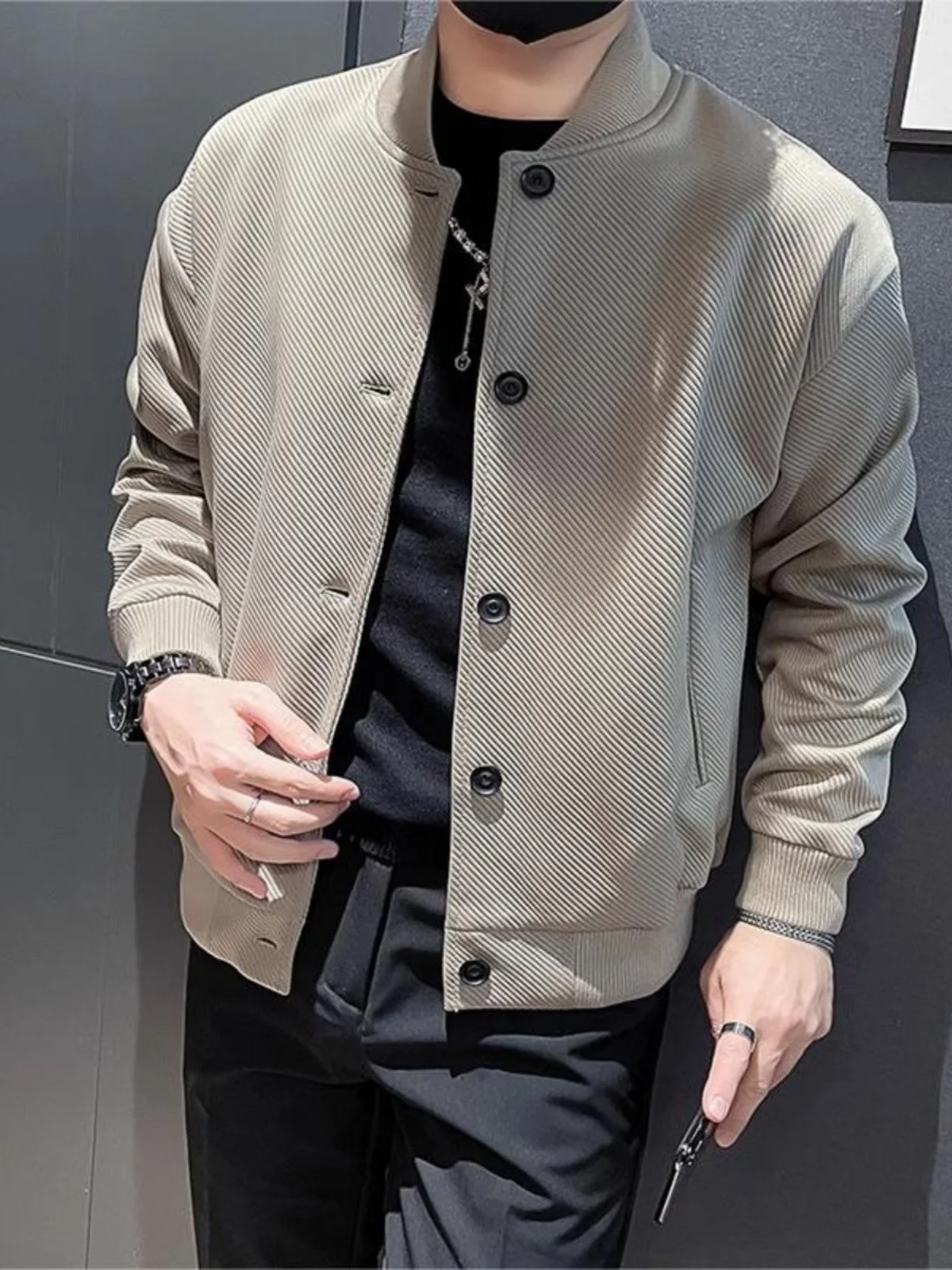 Casual Men's Baseball Jaet Autumn Faion Trendy Workwear Coat Long Sve Youth ular Warm Outerwear Single Button Closure
Casual Men's Baseball Jaet Autumn Faion Trendy Workwear Coat Long Sve Youth ular Warm Outerwear Single Button Closure