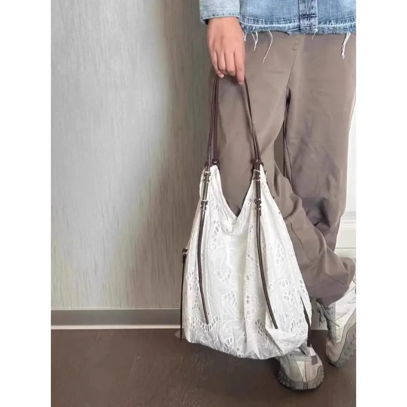 New Large Capacity Embroidered Shoulder Portable Shopping Tote Bag Summer Small Fresh Light Commuter Bag Vacation Travel Bag
New Large Capacity Embroidered Shoulder Portable Shopping Tote Bag Summer Small Fresh Light Commuter Bag Vacation Travel Bag