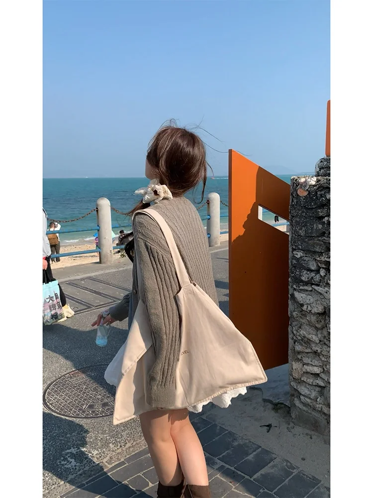 Loose V-Ne Knitted Cardigan for plus Size Women Casual Sle Korean Spring Faion plus Size Sister Comfortable All-Match
Loose V-Ne Knitted Cardigan for plus Size Women Casual Sle Korean Spring Faion plus Size Sister Comfortable All-Match