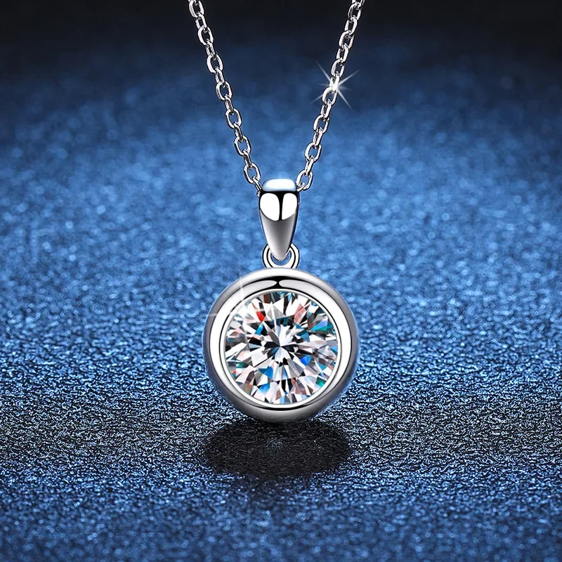 18K Diamond Inlaid Moissanite Women's Necklace PT950 Platinum Pendant Classic Bubble 1 Carat 2 Carat 3 Carat D Color
18K Diamond Inlaid Moissanite Women's Necklace PT950 Platinum Pendant Classic Bubble 1 Carat 2 Carat 3 Carat D Color