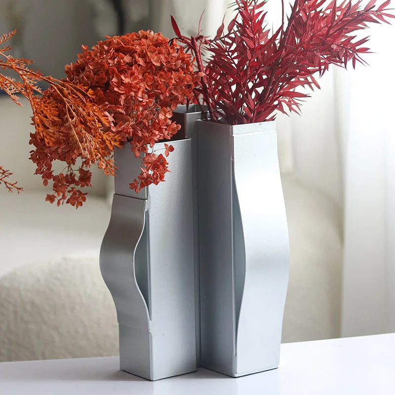 Modern minimalist art metal flower ornament model room sales office living room dining room light luxury vase decoration
Modern minimalist art metal flower ornament model room sales office living room dining room light luxury vase decoration