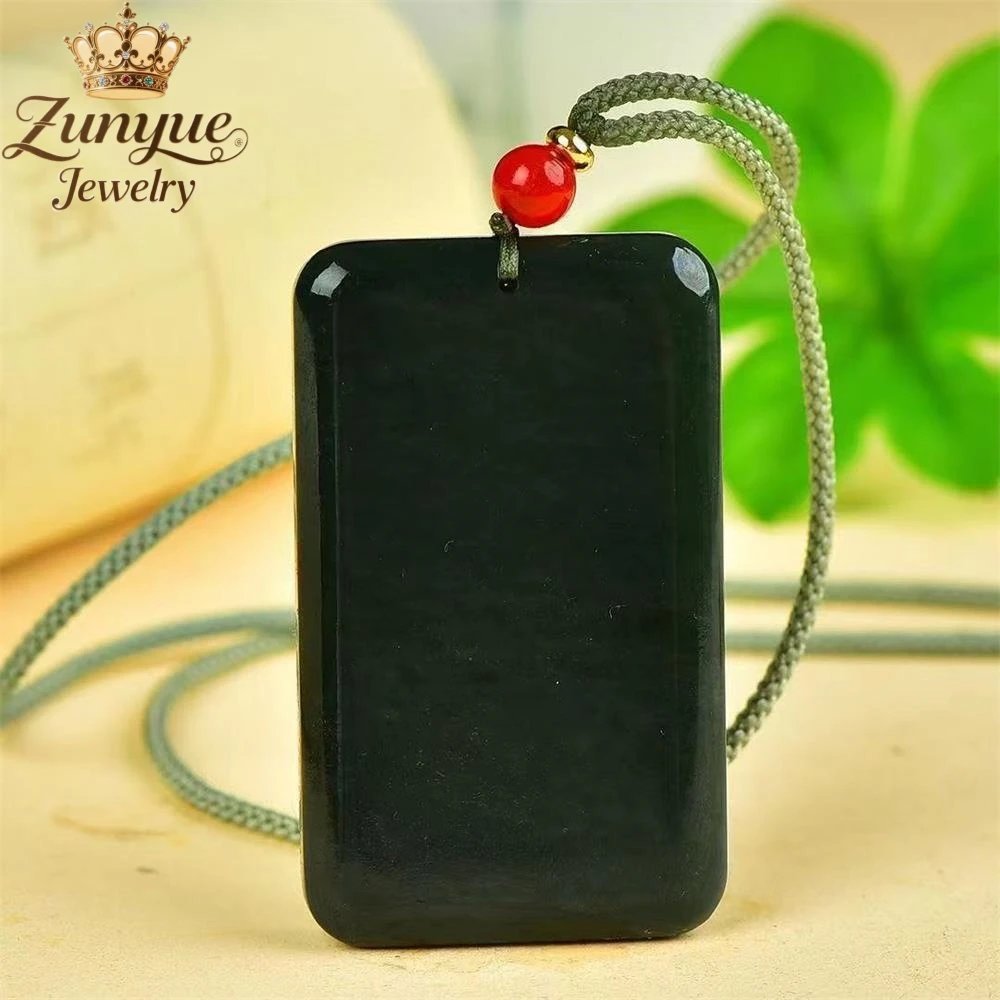 Элитный кулон из хэтяньского нефрита «Мир и безопасность» — роскошное, модное, изысканное и элегантное ювелирное украшение, популярный талисман для молодежи.
Элитный кулон из хэтяньского нефрита «Мир и безопасность» — роскошное, модное, изысканное и элегантное ювелирное украшение, популярный талисман для молодежи.