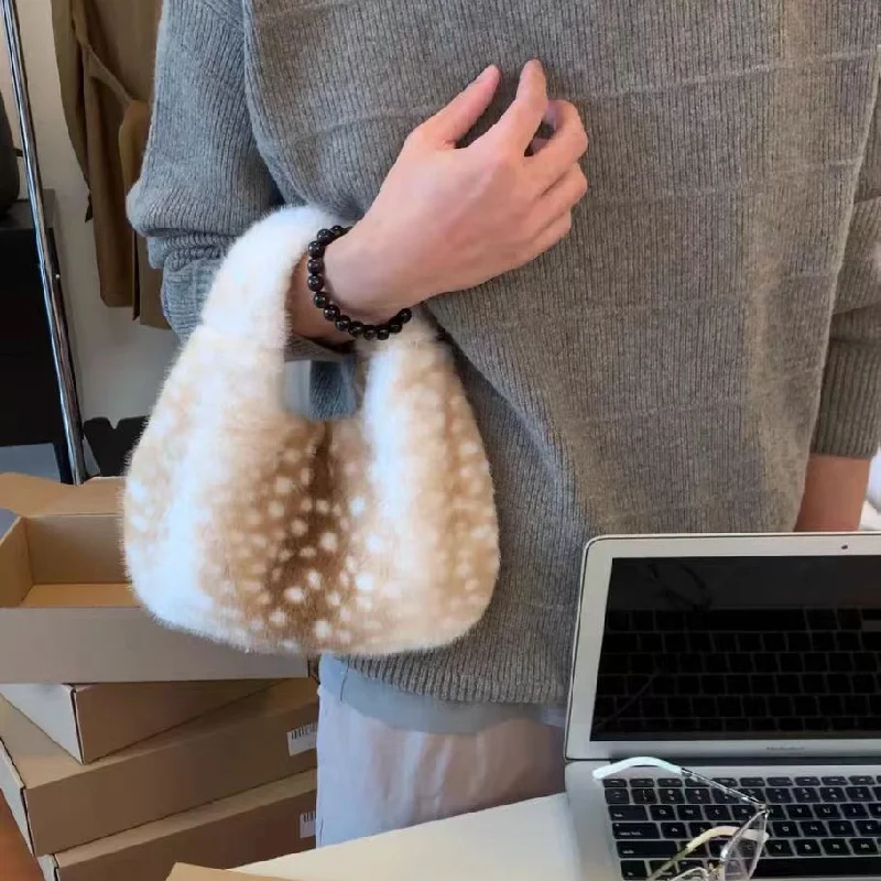 Warm Cute Plush Small Handbag Autumn And Winter Korean Style Furry Bag Can Be Handheld/shoulder Crossbody
Warm Cute Plush Small Handbag Autumn And Winter Korean Style Furry Bag Can Be Handheld/shoulder Crossbody