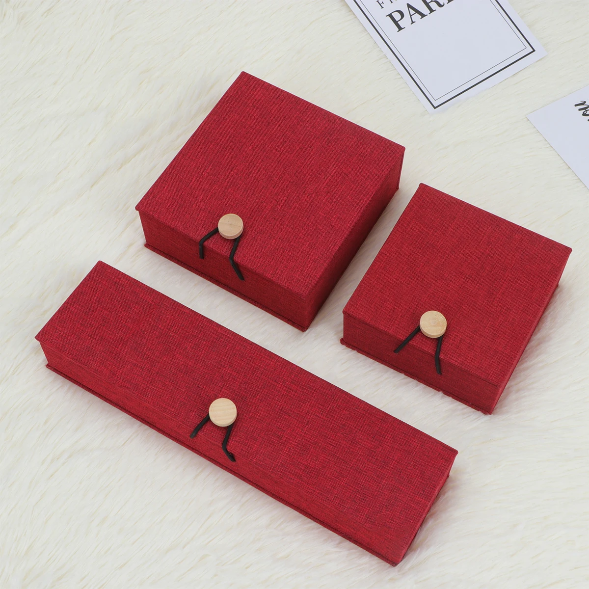 1 Retro Linen Jewelry Box Gift Packaging Set Waterproof Durable Wooden Buckle Design For Bracelet Necklace Ring Earring Display
1 Retro Linen Jewelry Box Gift Packaging Set Waterproof Durable Wooden Buckle Design For Bracelet Necklace Ring Earring Display