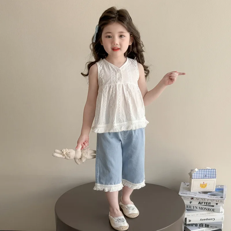 2025 New Summer Set Girls' Doll Shirt Top Sleeveless Fashion Jeans Loose Korean Two Piece Set
2025 New Summer Set Girls' Doll Shirt Top Sleeveless Fashion Jeans Loose Korean Two Piece Set