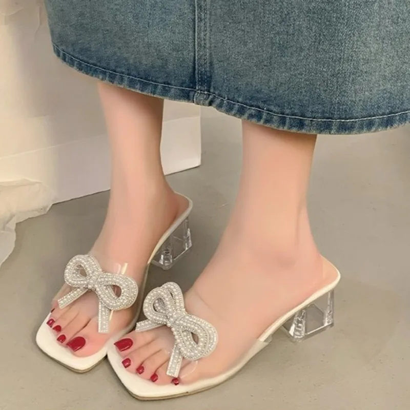 Women Slippers New Fashion Rhinestones Bow Transparent Elegant High Heel Sandals Summer Trendy Casual Comfortable Female Shoes
Women Slippers New Fashion Rhinestones Bow Transparent Elegant High Heel Sandals Summer Trendy Casual Comfortable Female Shoes