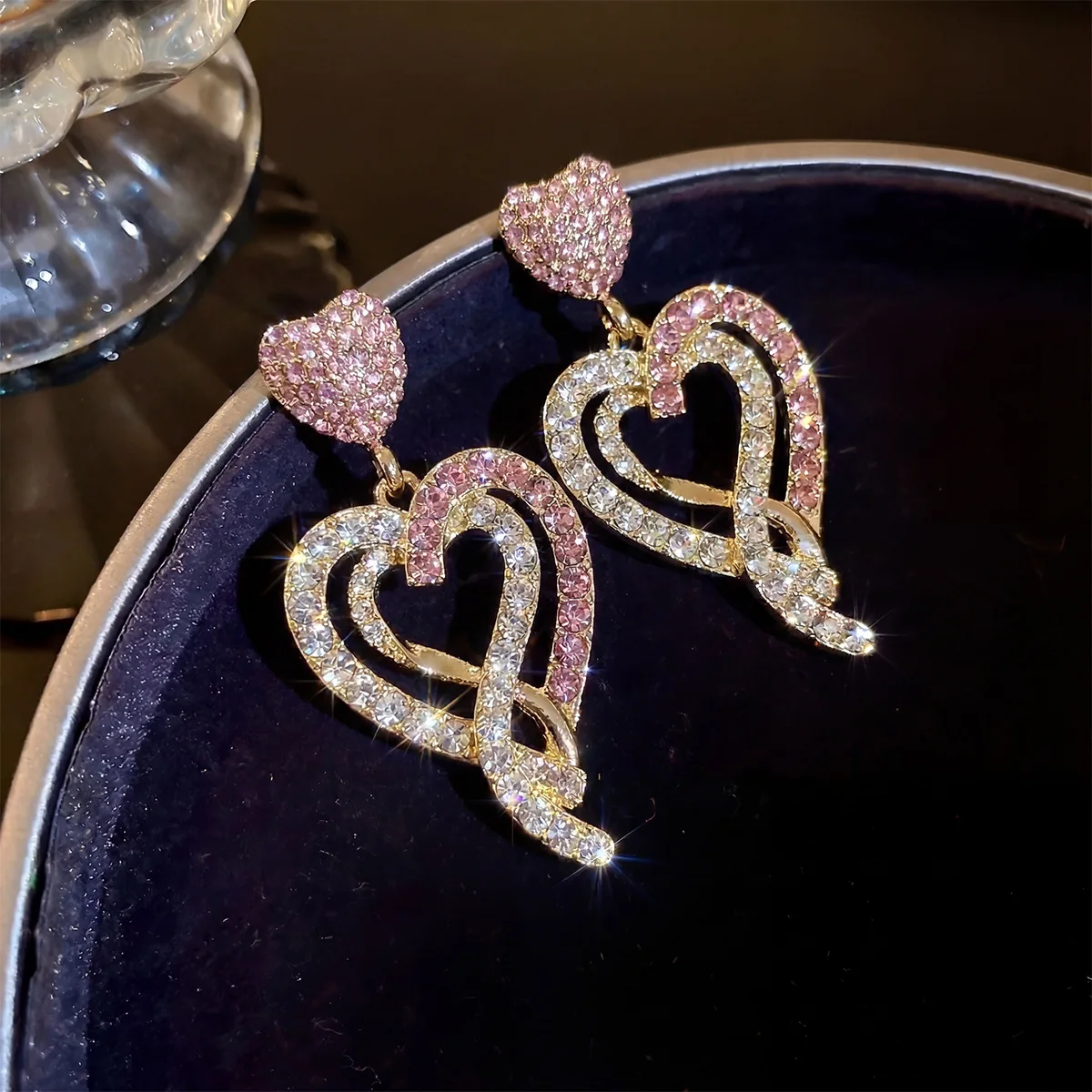 Luxury Full Diamond Double Heart Earrings, Exaggerated Shiny Zircon Dangle Earrings, Elegant High-end Temperament Jewelry Gifts
Luxury Full Diamond Double Heart Earrings, Exaggerated Shiny Zircon Dangle Earrings, Elegant High-end Temperament Jewelry Gifts