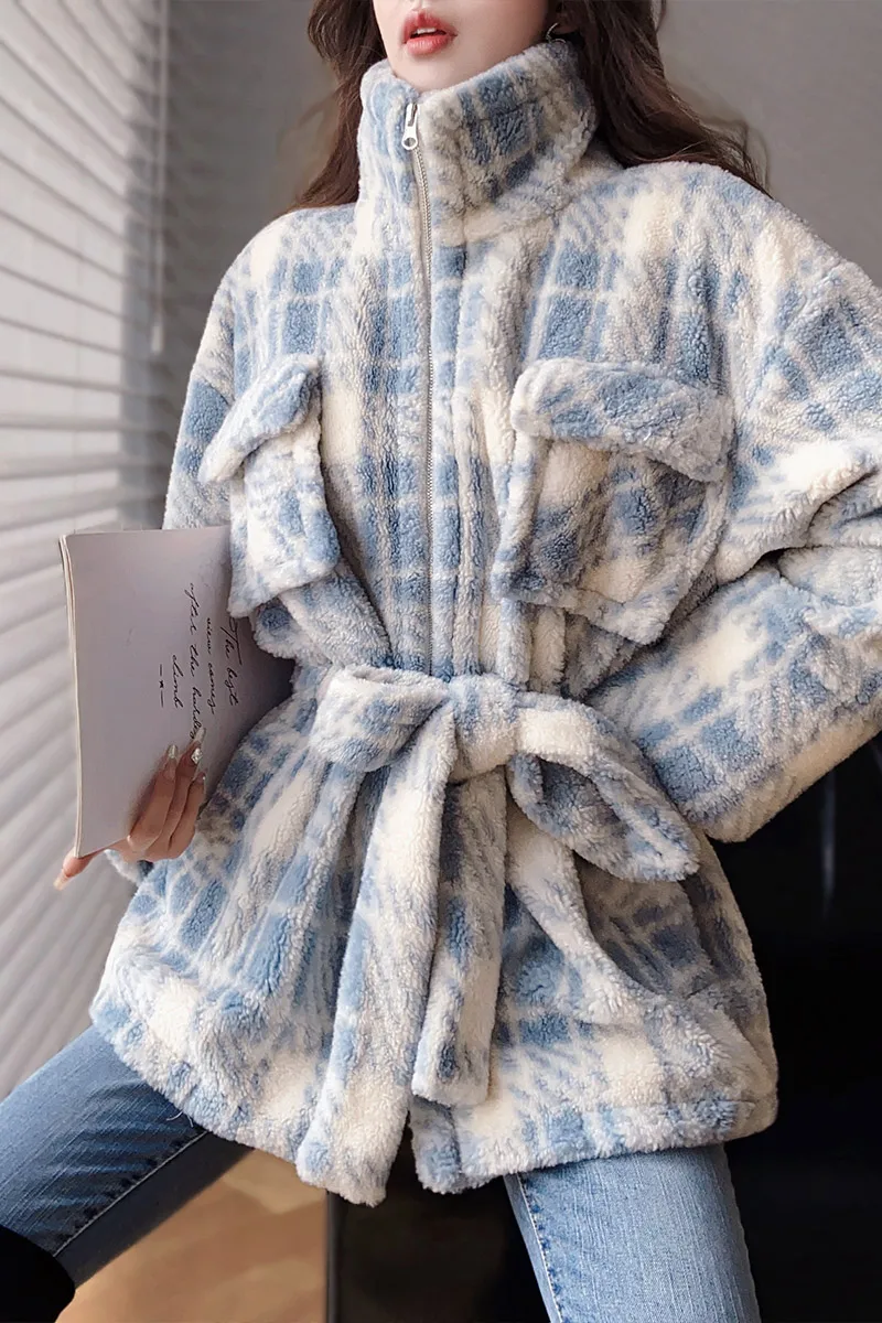 Dabuwawa Faux Collar Double Sided Woolen Coat Women Winter Plaid Jacket Short Elegant Outwear Christmas DA1DOT004
Dabuwawa Faux Collar Double Sided Woolen Coat Women Winter Plaid Jacket Short Elegant Outwear Christmas DA1DOT004