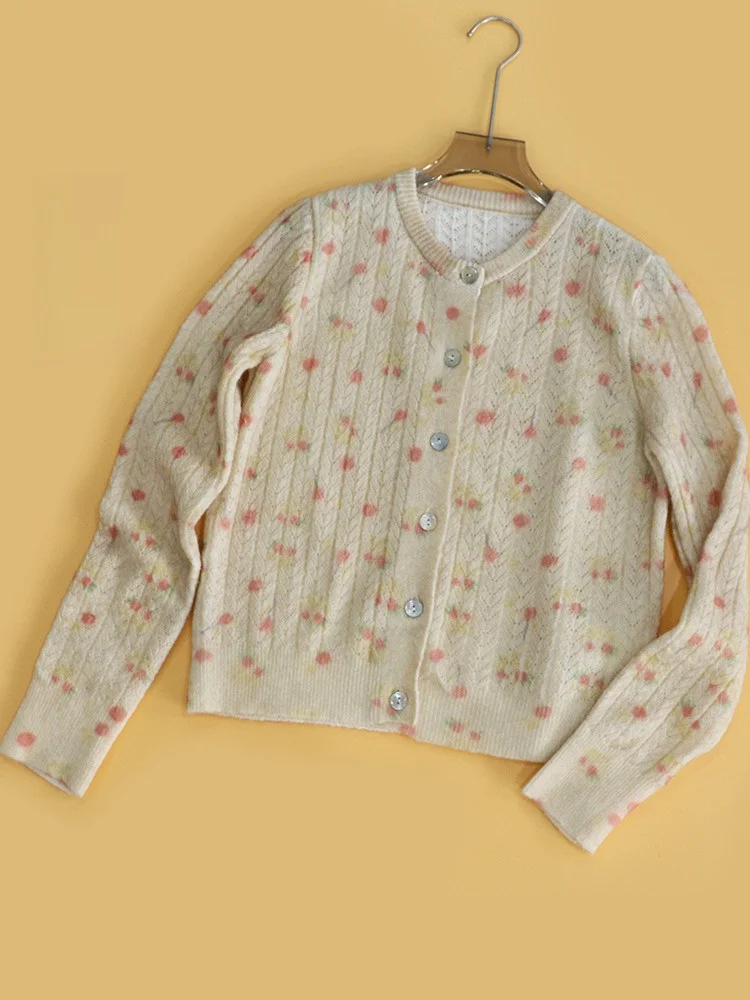 Soft Knitted Sweater Button Warm Beige Gentle Floral Print Women's Open Cardigan Long Sleeve Autumn Fashion
Soft Knitted Sweater Button Warm Beige Gentle Floral Print Women's Open Cardigan Long Sleeve Autumn Fashion