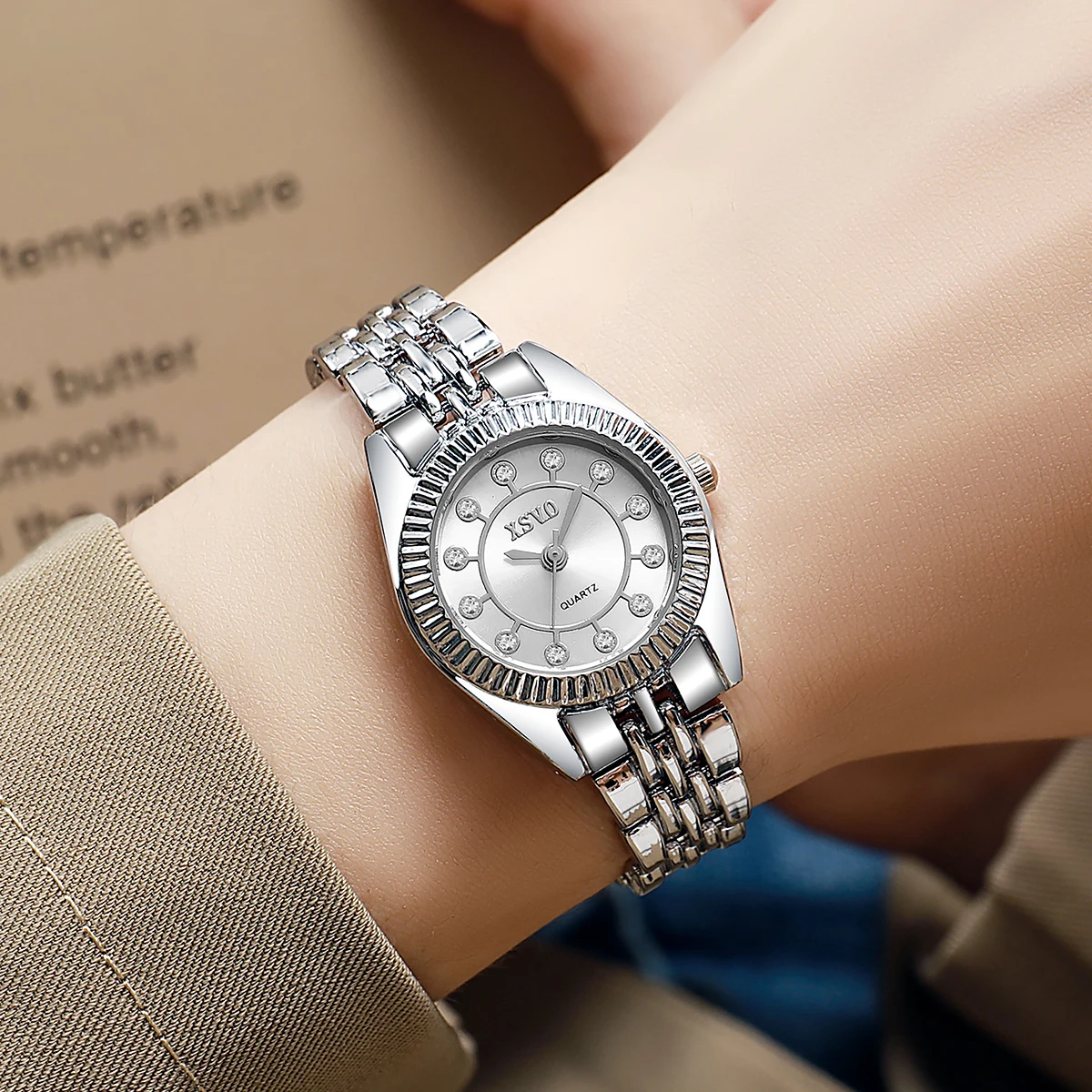 Fashionable and Elegant Round Small Dial with Steel Band Women's Quartz Watch for Christmas and Halloween Gifts
Fashionable and Elegant Round Small Dial with Steel Band Women's Quartz Watch for Christmas and Halloween Gifts