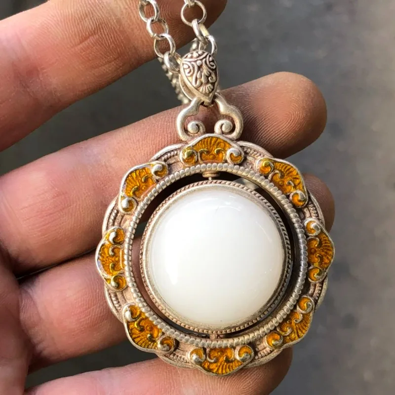 Antique Qianlong Style Copper Silver Lock Pendant, White Beads Retro Hollow Craft Necklace with Chain
Antique Qianlong Style Copper Silver Lock Pendant, White Beads Retro Hollow Craft Necklace with Chain