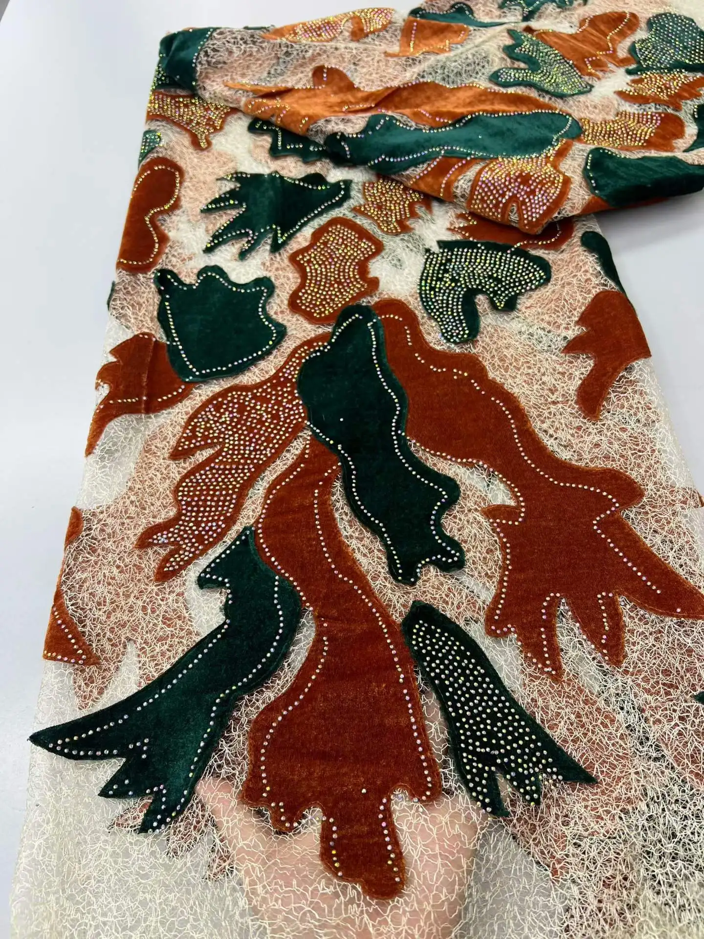 Luxury French Velvet Lace Fabric 2026 High Quality Nigerian African Stones Lace Fabric Women's Wedding Dress
Luxury French Velvet Lace Fabric 2026 High Quality Nigerian African Stones Lace Fabric Women's Wedding Dress