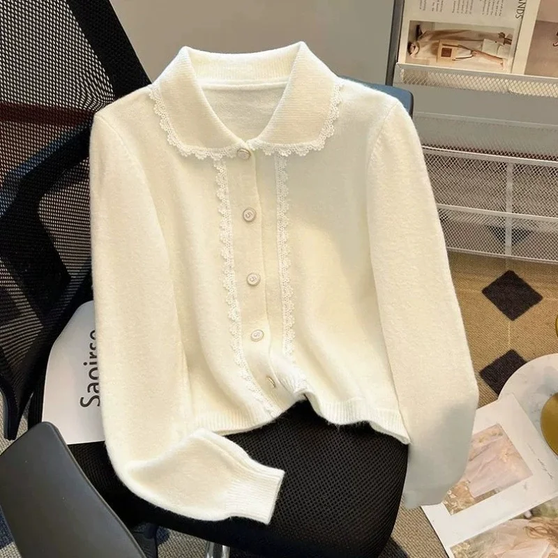 Doll Collar Sweet Wind Long-sleeved Knitted Cardigan Women's Autumn Single-breasted Lace Stitching Design Sweater Lady Knitwear
Doll Collar Sweet Wind Long-sleeved Knitted Cardigan Women's Autumn Single-breasted Lace Stitching Design Sweater Lady Knitwear