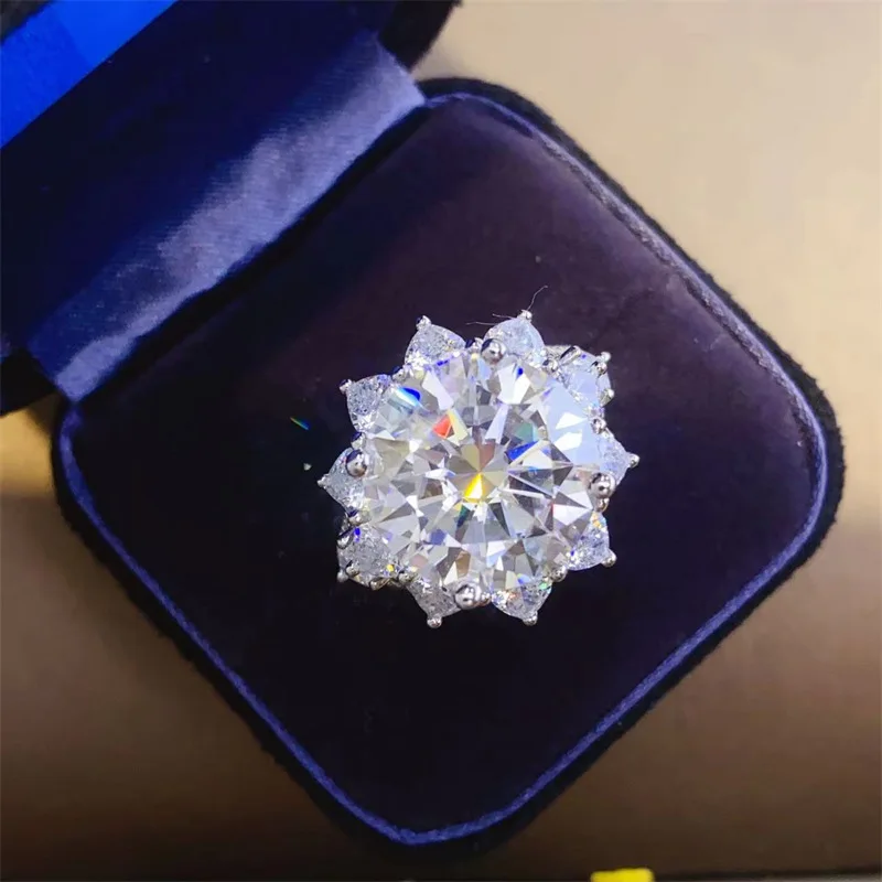 Big Flower 10ct D Color Moissanite Diamond Ring 925 Sterling Silver Party Wedding Band Rings for Women Bridal Engagement Jewelry
Big Flower 10ct D Color Moissanite Diamond Ring 925 Sterling Silver Party Wedding Band Rings for Women Bridal Engagement Jewelry