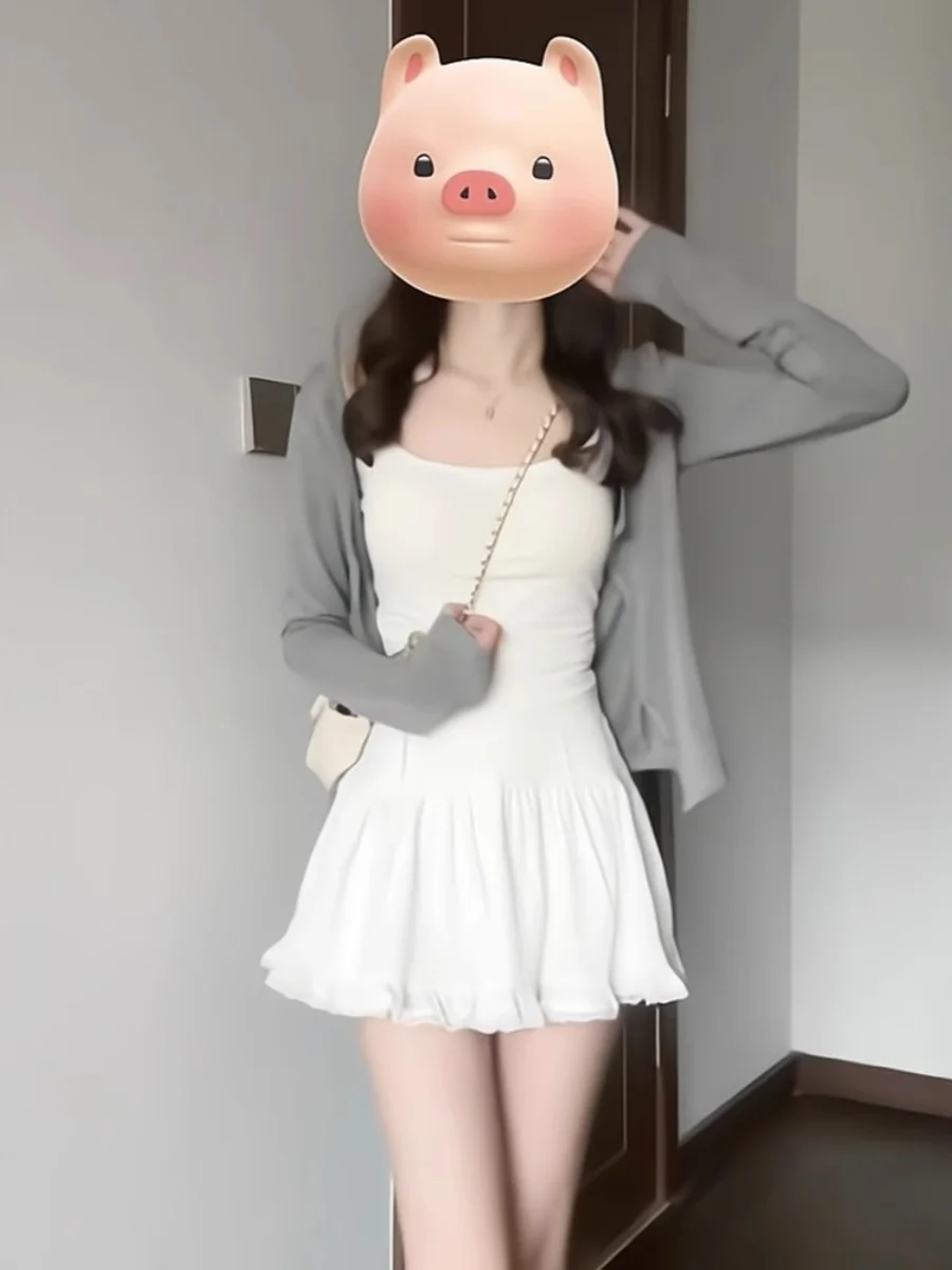 Gray Thin Summer New Knitted Cardigan Women's Short Outerwear Top V-neck Long Sleeve Regular Fit Commute Style Korean Version
Gray Thin Summer New Knitted Cardigan Women's Short Outerwear Top V-neck Long Sleeve Regular Fit Commute Style Korean Version