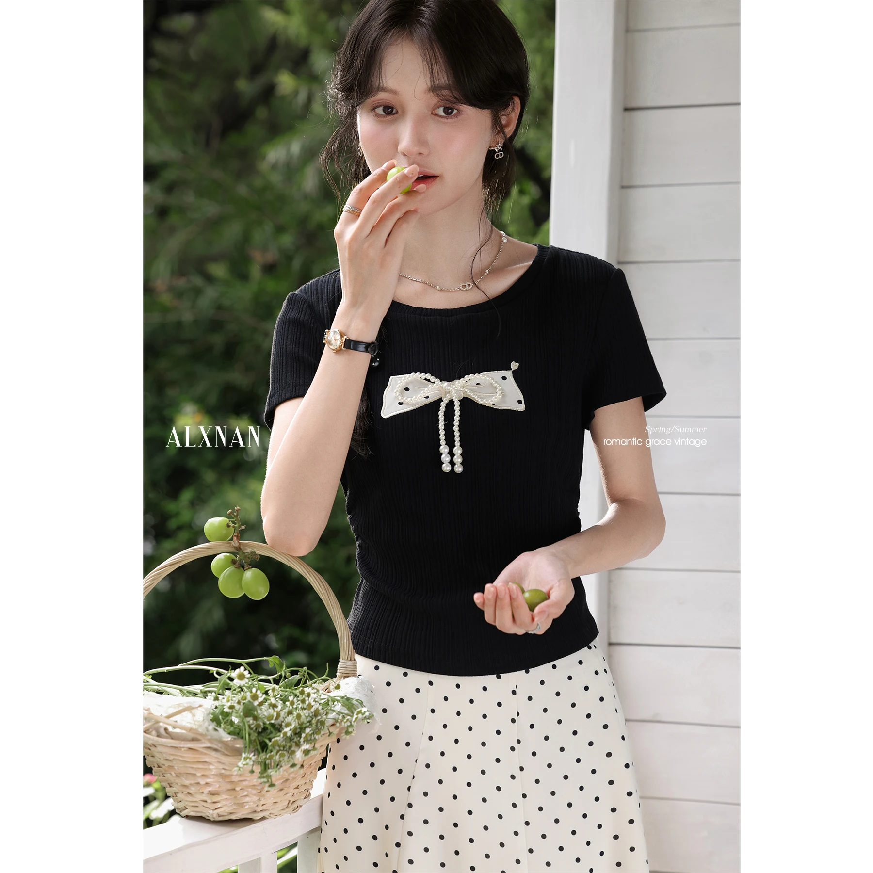 ALXNAN Women's Black Knitted T-shirt Summer Bow Beaded Design Cotton Tees Elegant Casual Slim-fit Short Sleeve Tops DYL661933
ALXNAN Women's Black Knitted T-shirt Summer Bow Beaded Design Cotton Tees Elegant Casual Slim-fit Short Sleeve Tops DYL661933