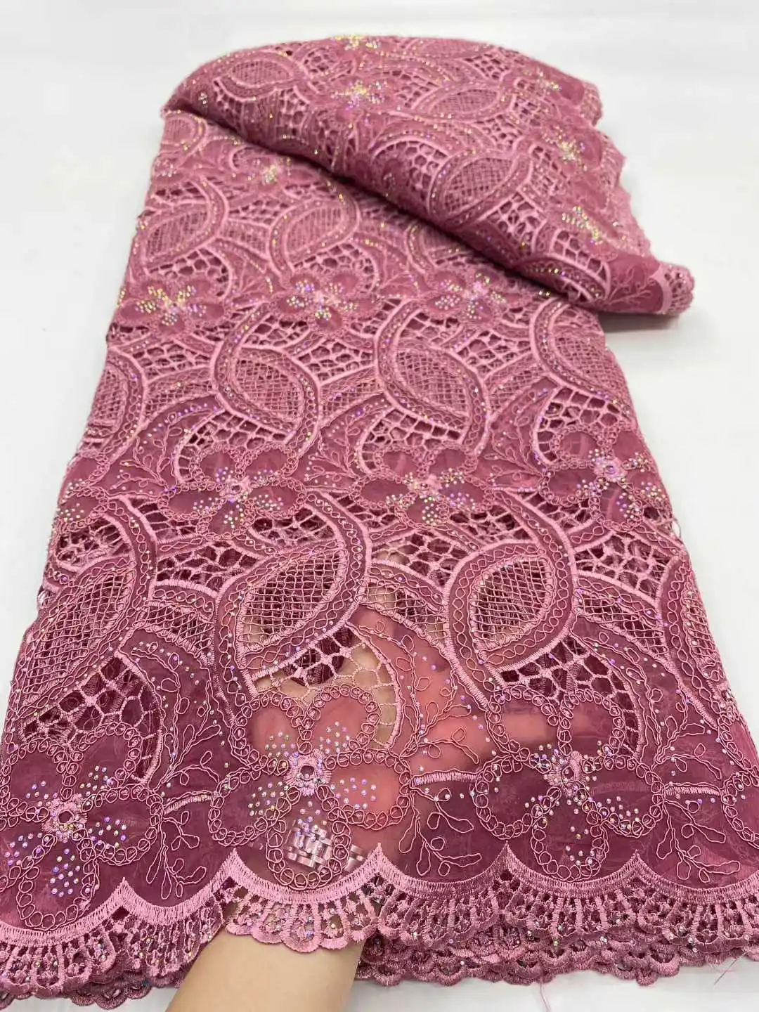 Luxury African Guipure Cord Lace Fabric 2025 High Quality Lace With Stones Nigerian Water Soluble Lace Fabric For Party Dress
Luxury African Guipure Cord Lace Fabric 2025 High Quality Lace With Stones Nigerian Water Soluble Lace Fabric For Party Dress