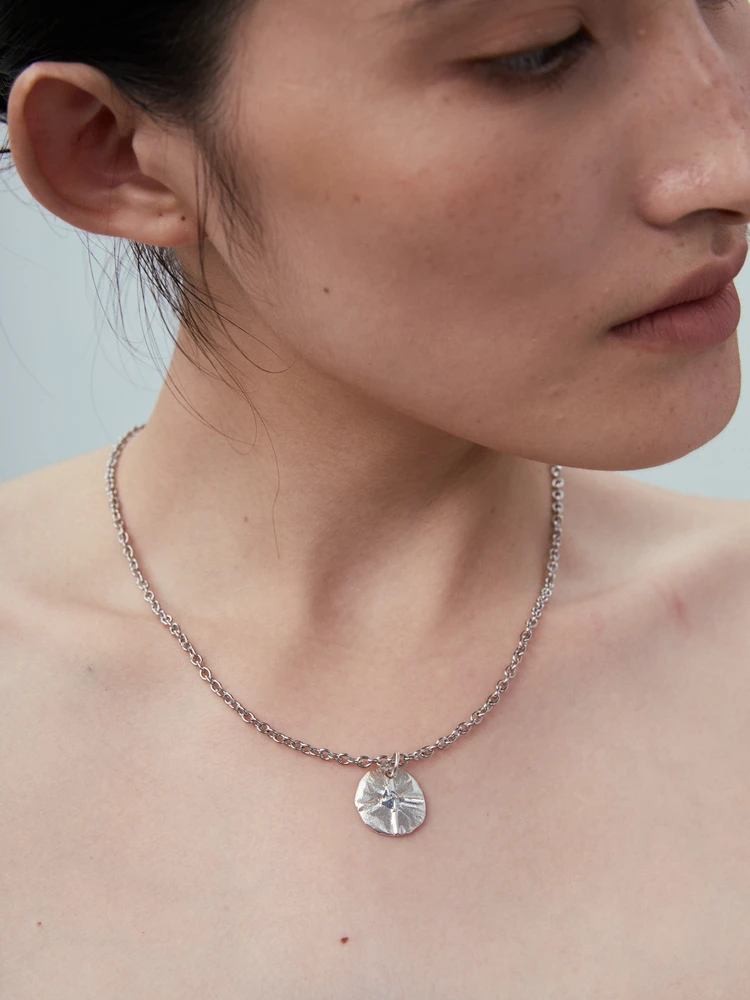 925 Sterling Silver Pendant Necklace Unisex Unique Design Couple Jewelry Minimalist Style Fashionable Accessory
925 Sterling Silver Pendant Necklace Unisex Unique Design Couple Jewelry Minimalist Style Fashionable Accessory
