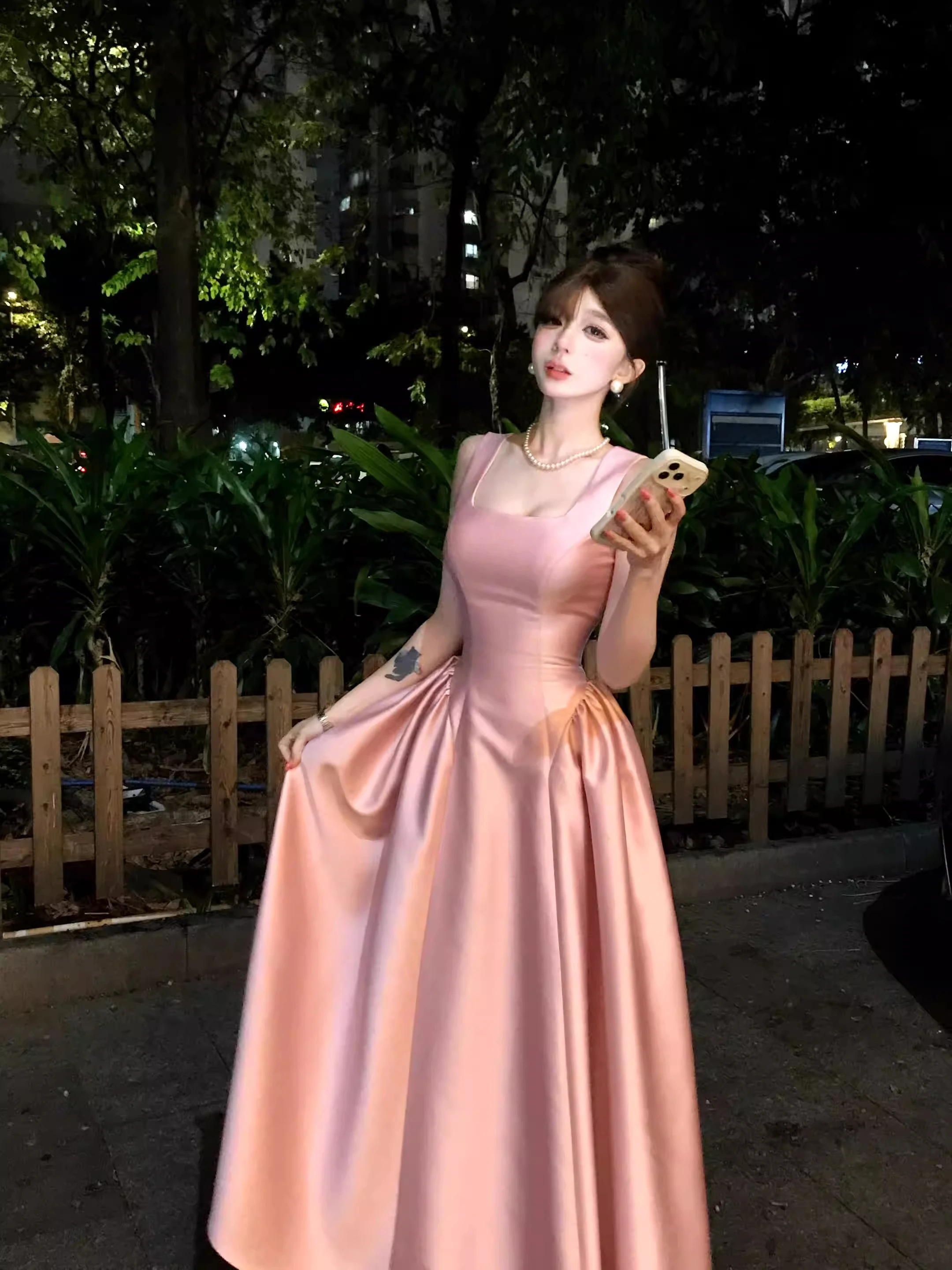 Keni plus Size Pure Desire Pink Square Neck Silk Face Princess Dress Women Winter Slightly Plump MM Rich Long Dress
Keni plus Size Pure Desire Pink Square Neck Silk Face Princess Dress Women Winter Slightly Plump MM Rich Long Dress