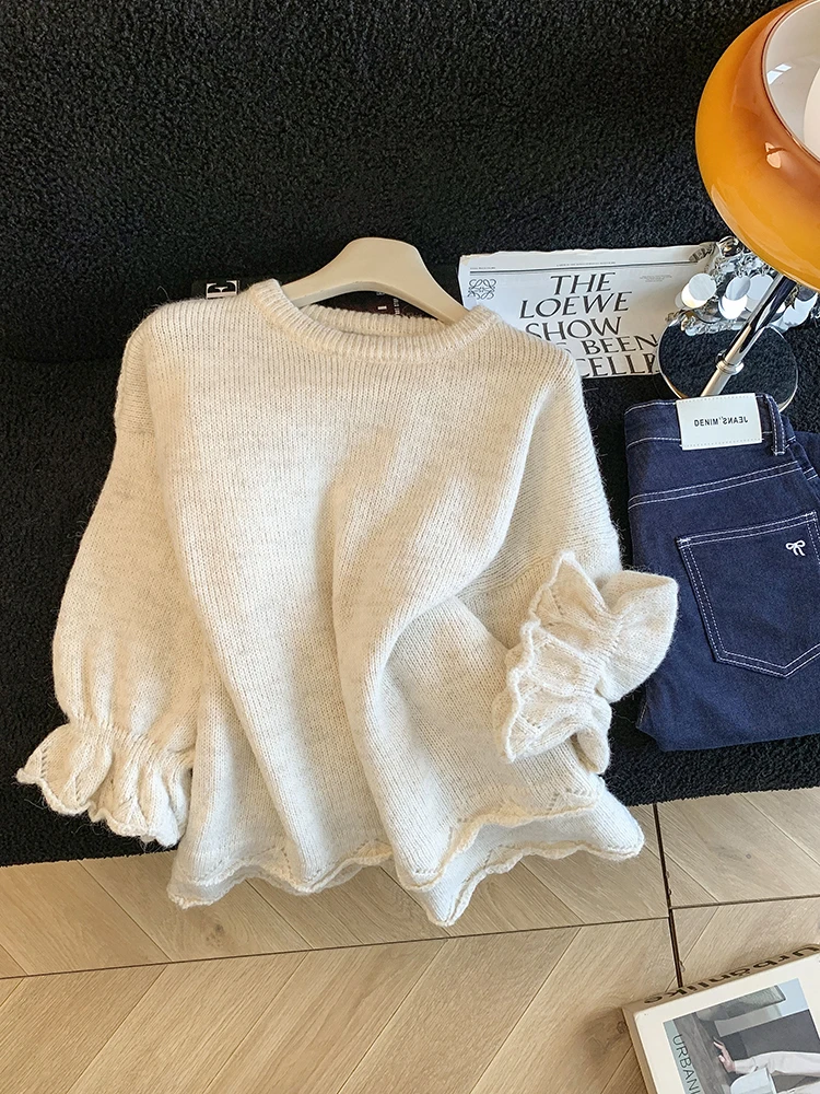 Lazy style lace lantern sleeves round neck sweater women's autumn and winter loose and sweet versatile knitted top
Lazy style lace lantern sleeves round neck sweater women's autumn and winter loose and sweet versatile knitted top