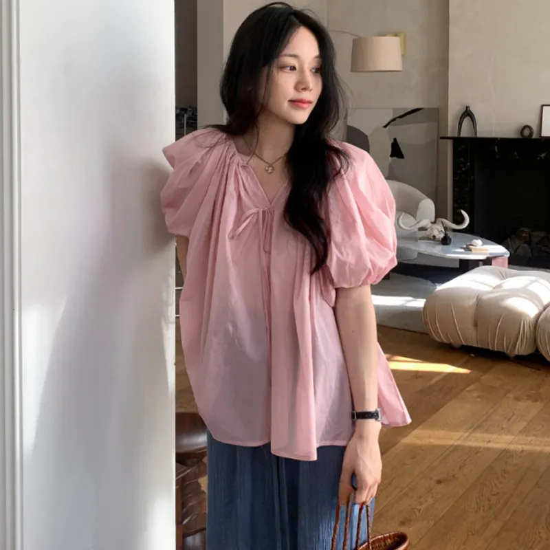 East Gate V-neck Design Sensation Doll Shirt Women Anti-aging Bubble Sleeve Elegant Top French Style Loose Fit Short Sleeve
East Gate V-neck Design Sensation Doll Shirt Women Anti-aging Bubble Sleeve Elegant Top French Style Loose Fit Short Sleeve
