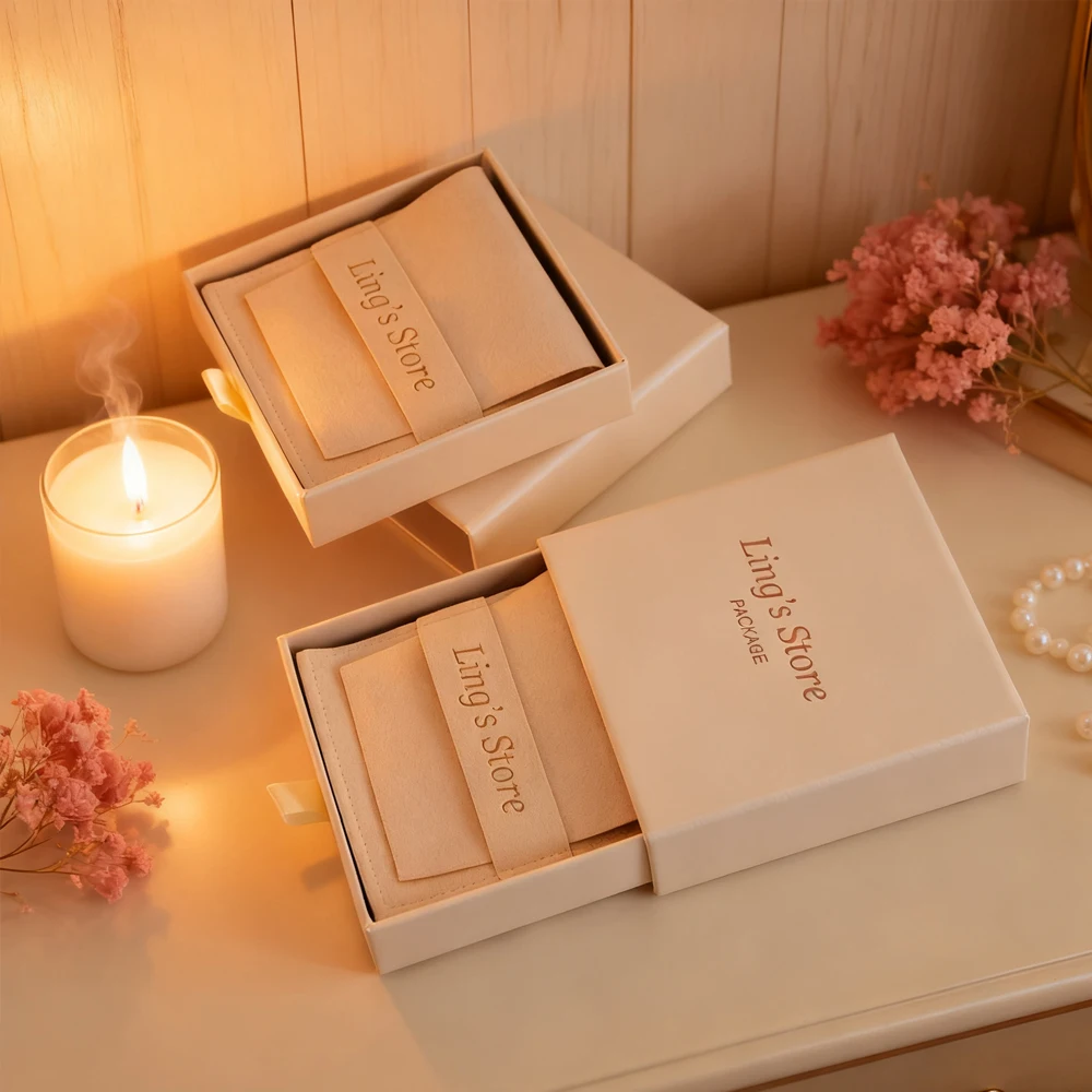 100Sets Custom Logo 9x9x2.5cm Beige Drawer Box With 8x8cm Microfiber Gift Packaging Pouch Earrings Ring Bag Necklace Stud Pocket
100Sets Custom Logo 9x9x2.5cm Beige Drawer Box With 8x8cm Microfiber Gift Packaging Pouch Earrings Ring Bag Necklace Stud Pocket