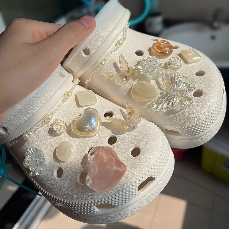 Designer Luxury Shiny Shoe Decorations in Bulk Multiple Colors Bling Clogs Jeans Fashion Elegant Butterfly Shoe Charms Designer
Designer Luxury Shiny Shoe Decorations in Bulk Multiple Colors Bling Clogs Jeans Fashion Elegant Butterfly Shoe Charms Designer
