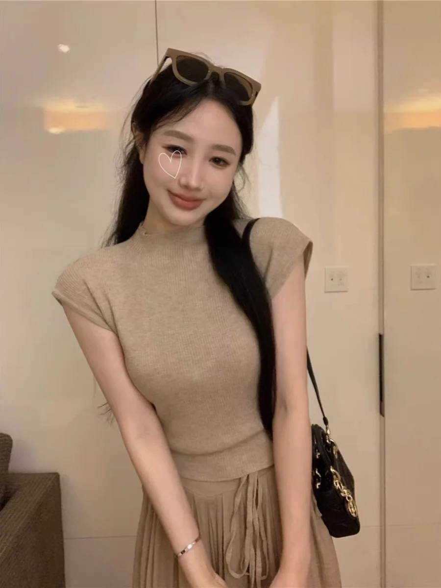 Slim Fit Short Sleeve Knitted T-Shirt Women's Summer Fashion Back Strap Top Vintage Brown Short Length Pullover Female Clothing
Slim Fit Short Sleeve Knitted T-Shirt Women's Summer Fashion Back Strap Top Vintage Brown Short Length Pullover Female Clothing