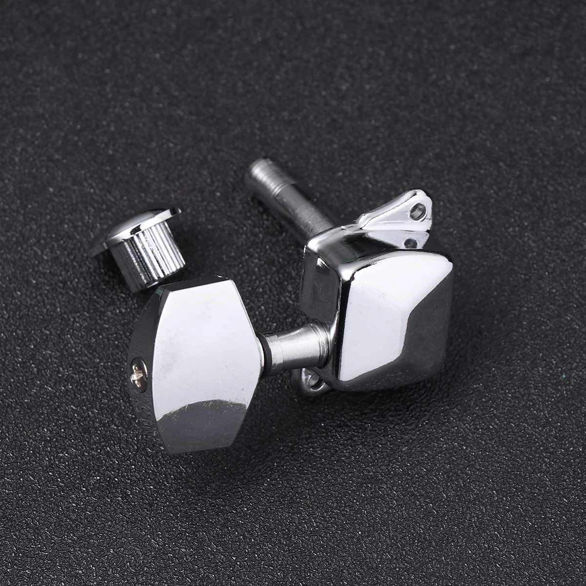 6Pcs Guitar Tuning Keys Vintage Style Semi-Closed Mini Square Head Durable Metal Replacement for Folk Electric Guitar Strings
6Pcs Guitar Tuning Keys Vintage Style Semi-Closed Mini Square Head Durable Metal Replacement for Folk Electric Guitar Strings