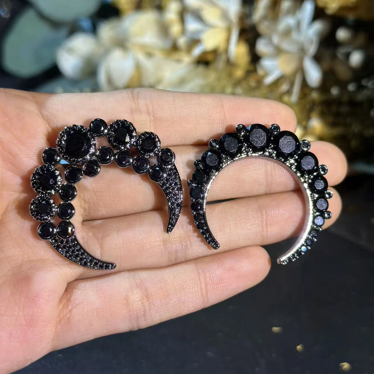 Luxury Black Crescent Moon Statement Stud Earrings, Edgy Evening Party Bridal Women Ear Jewelry Gift
Luxury Black Crescent Moon Statement Stud Earrings, Edgy Evening Party Bridal Women Ear Jewelry Gift
