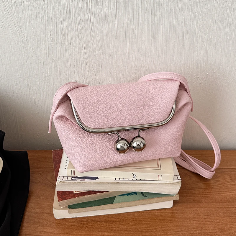 2026 New Retro Metal Kiss Lock Shoulder Bag for Women Solid Color PU Leather Clip Commuting Crossbody Bucket Bag Female
2026 New Retro Metal Kiss Lock Shoulder Bag for Women Solid Color PU Leather Clip Commuting Crossbody Bucket Bag Female