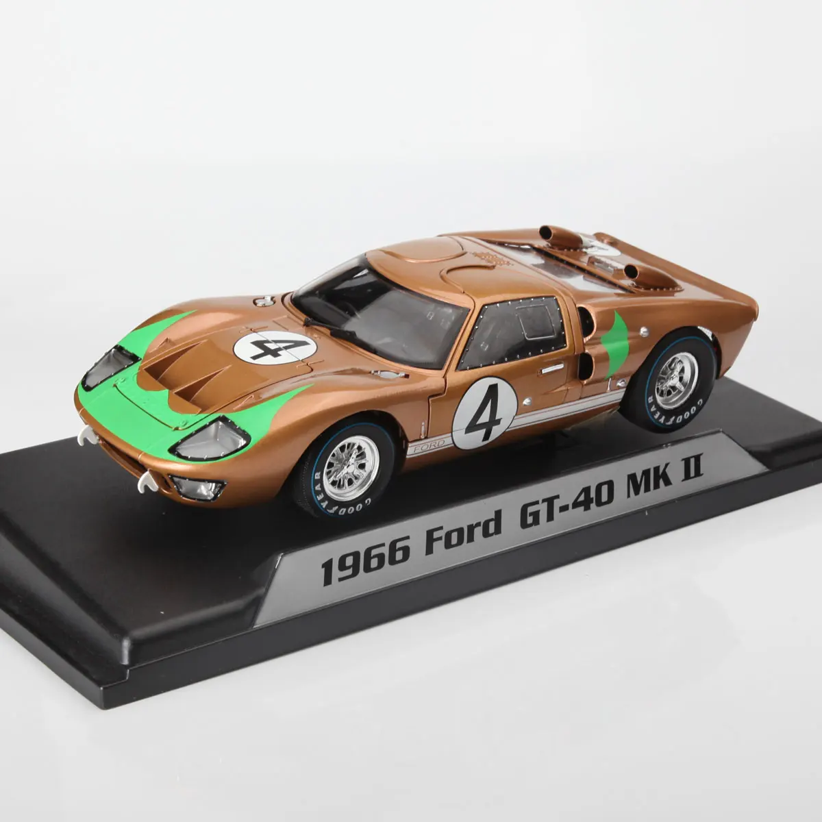 Diecast SHELBY 1/18 Scale Ford GT-40 MK II No. 4 1966 Alloy Car Model Collectible Toy Gift Souvenir Display Ornament 
Diecast SHELBY 1/18 Scale Ford GT-40 MK II No. 4 1966 Alloy Car Model Collectible Toy Gift Souvenir Display Ornament