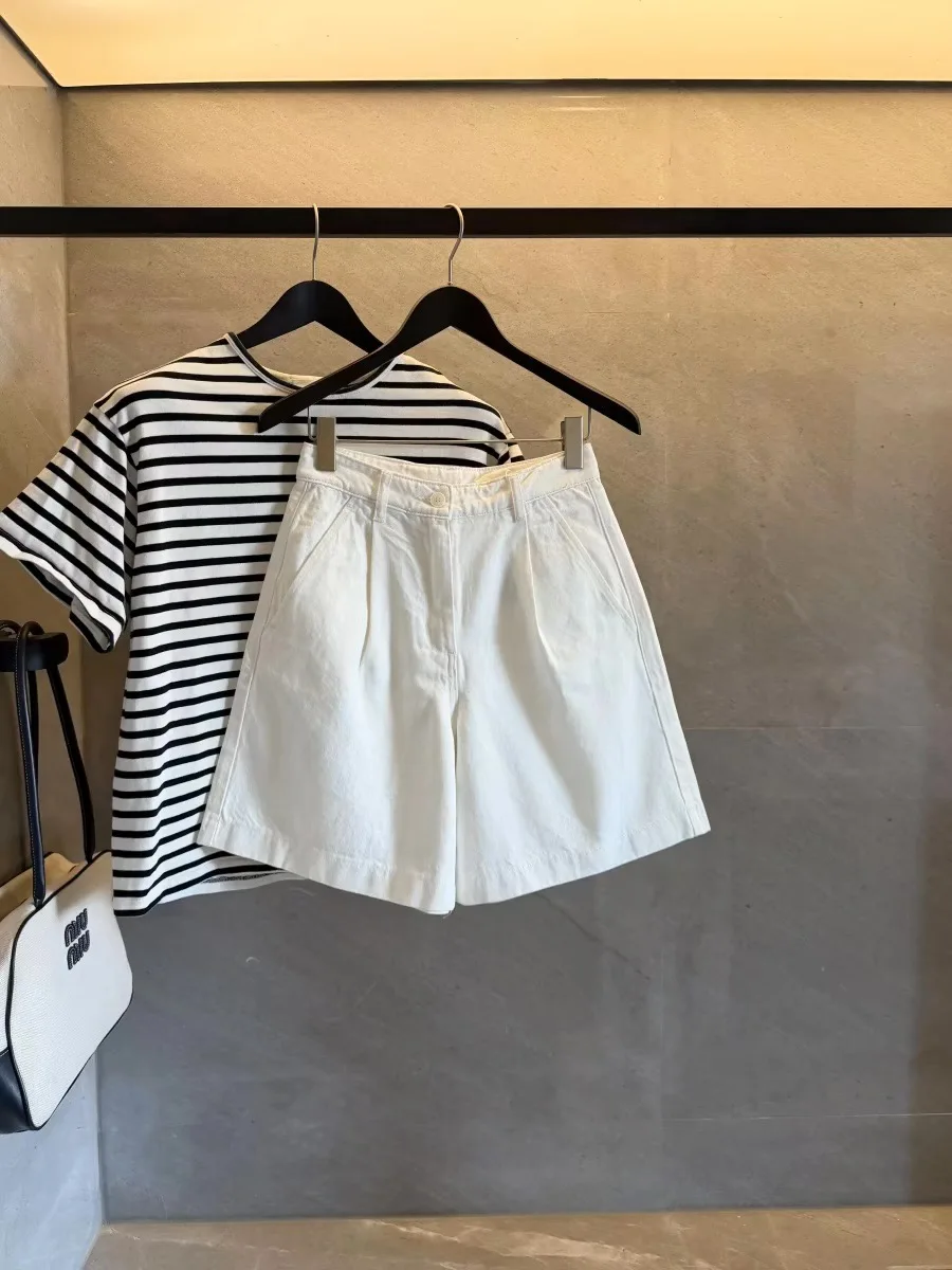 Spring 2026 Women's White Lyocell Cotton Denim Shorts Five-Point Versatile Slimming Straight Leg Natural Waist Button Closure
Spring 2026 Women's White Lyocell Cotton Denim Shorts Five-Point Versatile Slimming Straight Leg Natural Waist Button Closure