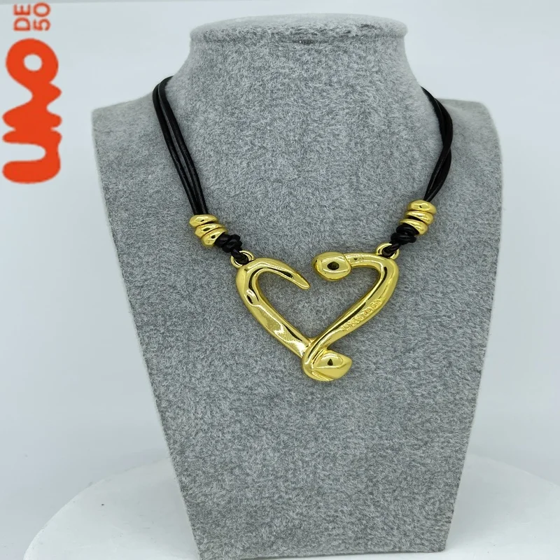 2025 Best Selling Exquisite High Quality UNO DE 50 Fashion Classic 925 Necklace Jewelry Daily Collocation Holiday Romantic Gifts
2025 Best Selling Exquisite High Quality UNO DE 50 Fashion Classic 925 Necklace Jewelry Daily Collocation Holiday Romantic Gifts
