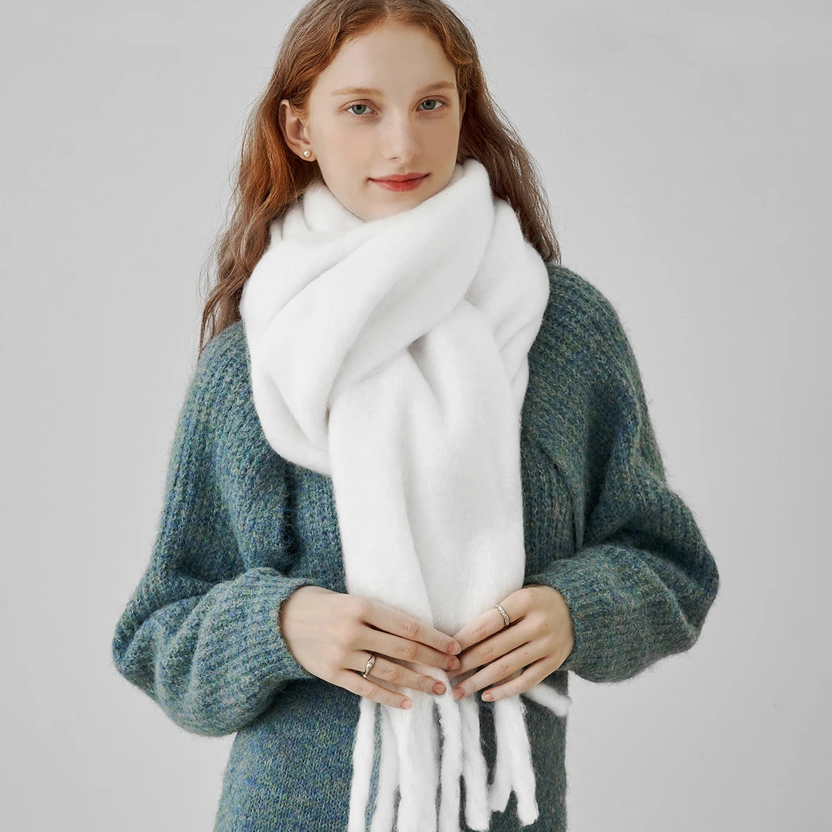 Длинный, объемный однотонный шарф для женщин, подходит для осени и зимы, с кисточками, можно использовать как шаль для фотосессий, покупок и как декоративная накидка на шею.
Длинный, объемный однотонный шарф для женщин, подходит для осени и зимы, с кисточками, можно использовать как шаль для фотосессий, покупок и как декоративная накидка на шею.