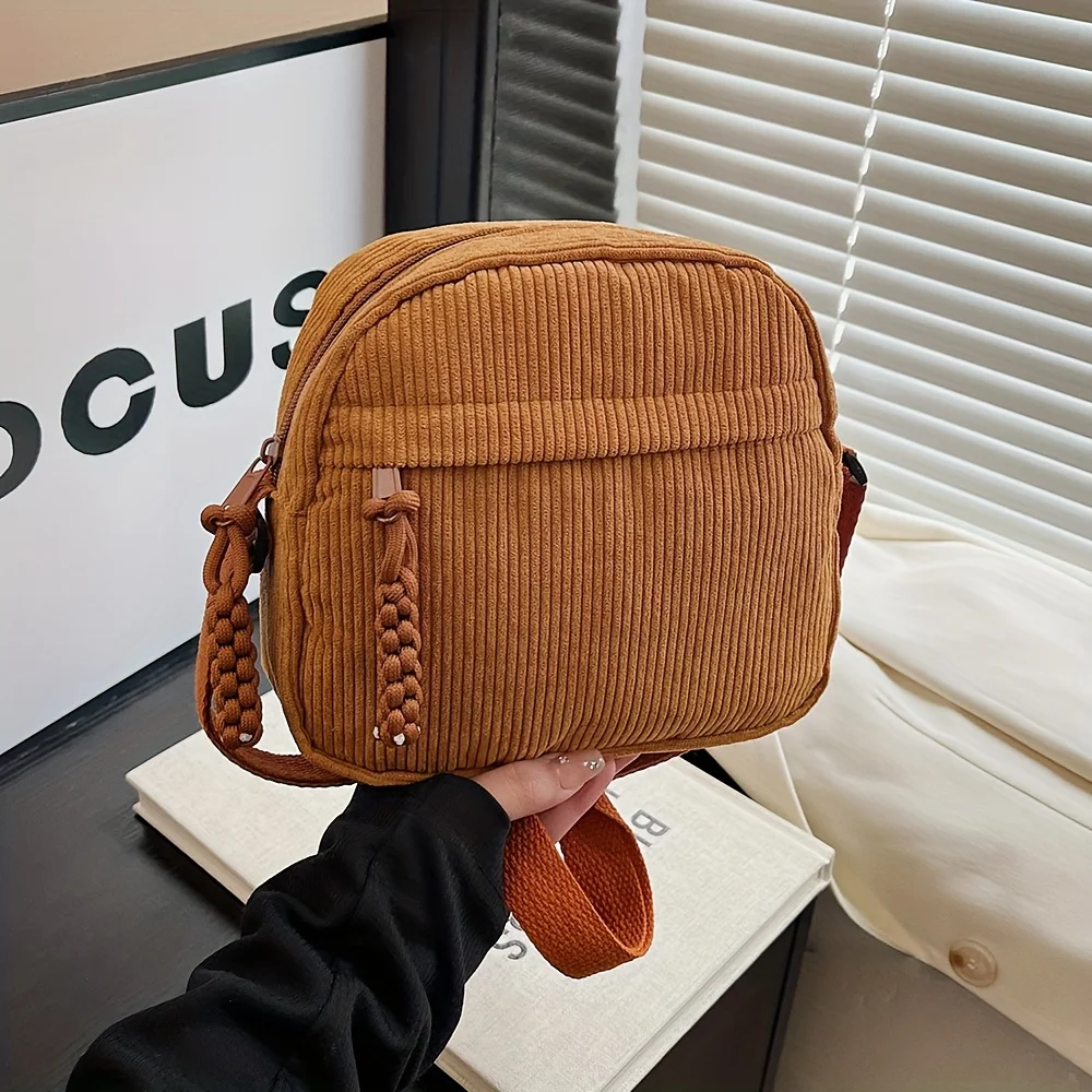 Весна 2025 года, новая модная однотонная нишевая сумка для отдыха в кампусном стиле, женская маленькая круглая сумка через плечо на одно плечо, тренд
Весна 2025 года, новая модная однотонная нишевая сумка для отдыха в кампусном стиле, женская маленькая круглая сумка через плечо на одно плечо, тренд