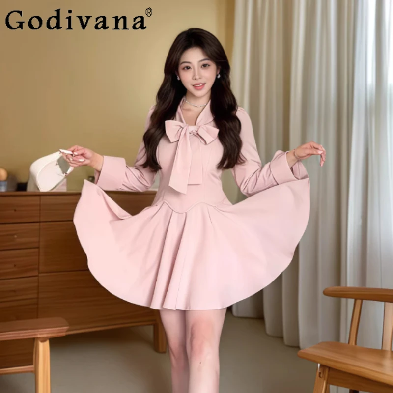 Элегантное платье-рубашка большого размера с длинным рукавом, розовым бантом, высокой талией, А-силуэт, универсальное, осеннее, в корейском стиле, омолаживающее
Элегантное платье-рубашка большого размера с длинным рукавом, розовым бантом, высокой талией, А-силуэт, универсальное, осеннее, в корейском стиле, омолаживающее