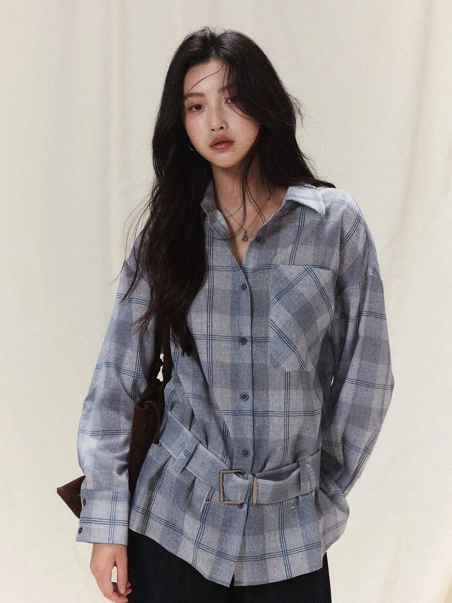 Женская свободная повседневная тонкая верхняя одежда Mucan Cheered с поясом, дышащая, из смеси полиэстера и хлопка, с длинными рукавами
Женская свободная повседневная тонкая верхняя одежда Mucan Cheered с поясом, дышащая, из смеси полиэстера и хлопка, с длинными рукавами