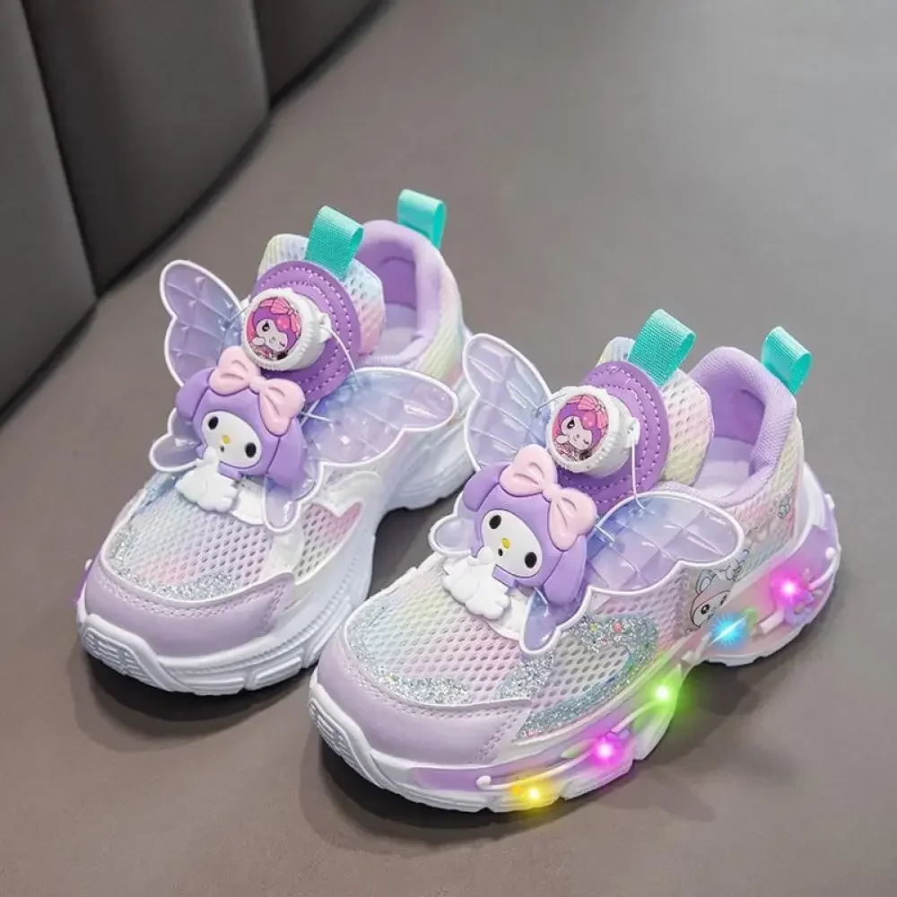 Кроссовки Kuromi со светодиодной подсветкой, весенние Sanrio Kawaii My Melody, детская летняя повседневная обувь с героями мультфильмов для девочек, кроссовки, спортивные сандалии
Кроссовки Kuromi со светодиодной подсветкой, весенние Sanrio Kawaii My Melody, детская летняя повседневная обувь с героями мультфильмов для девочек, кроссовки, спортивные сандалии