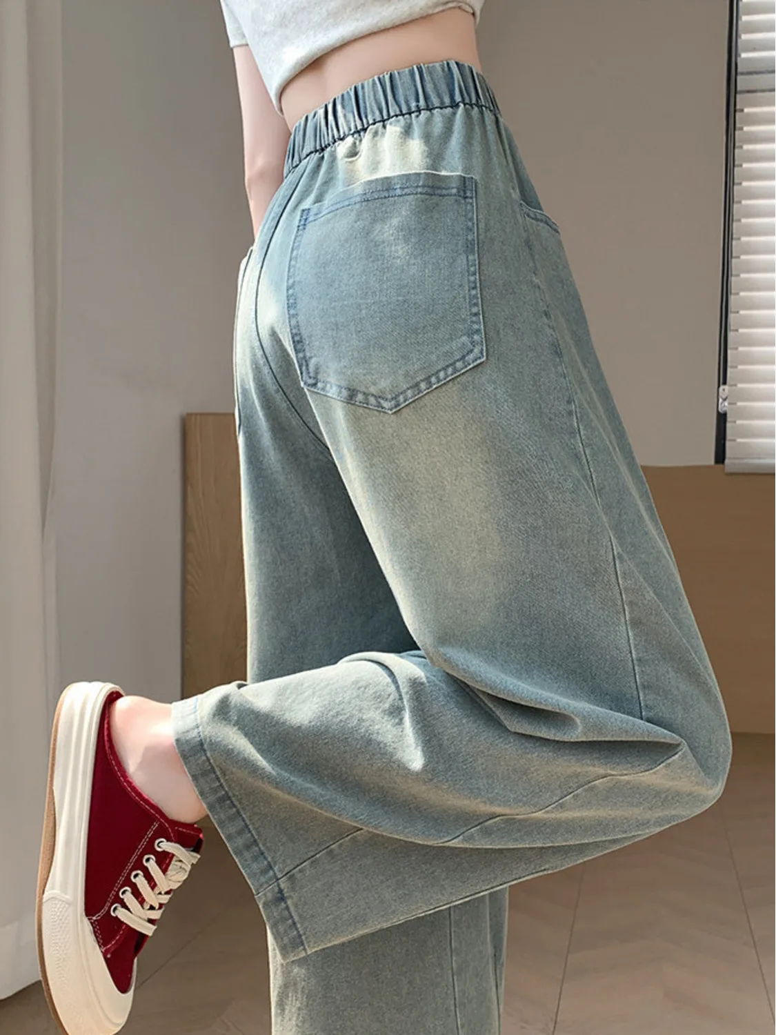 Women's Vintage Washed High Waist Elastic Waistband Wide Leg Jeans Lightweight Denim Pants Cropped Length
Women's Vintage Washed High Waist Elastic Waistband Wide Leg Jeans Lightweight Denim Pants Cropped Length