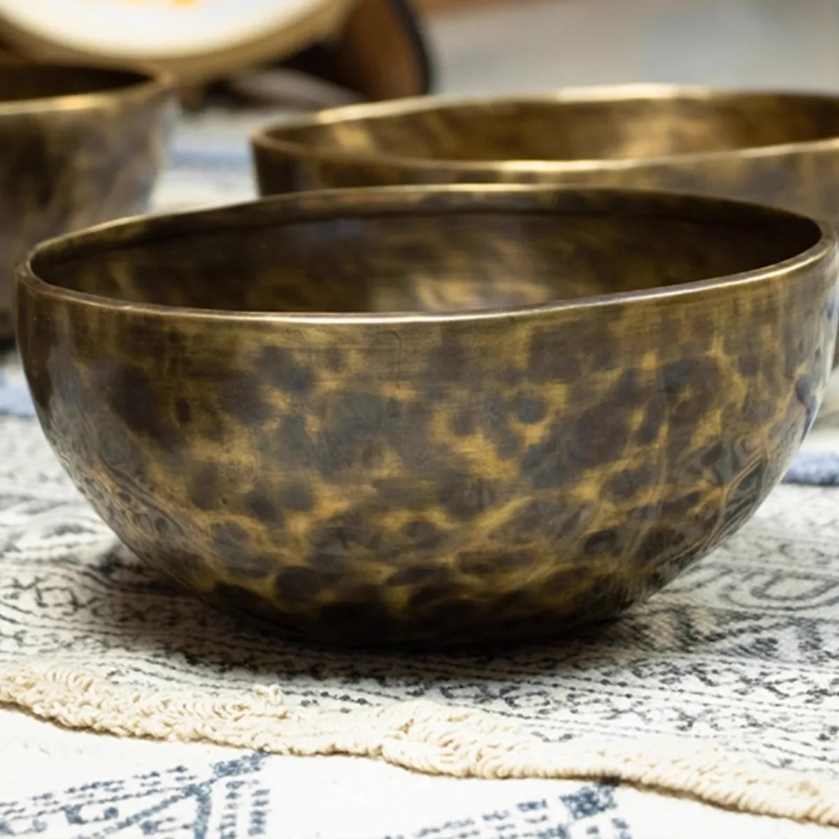 Raysen Fully Handmade High-quality Tibetan Singing Bowl Retro Style 
Raysen Fully Handmade High-quality Tibetan Singing Bowl Retro Style
