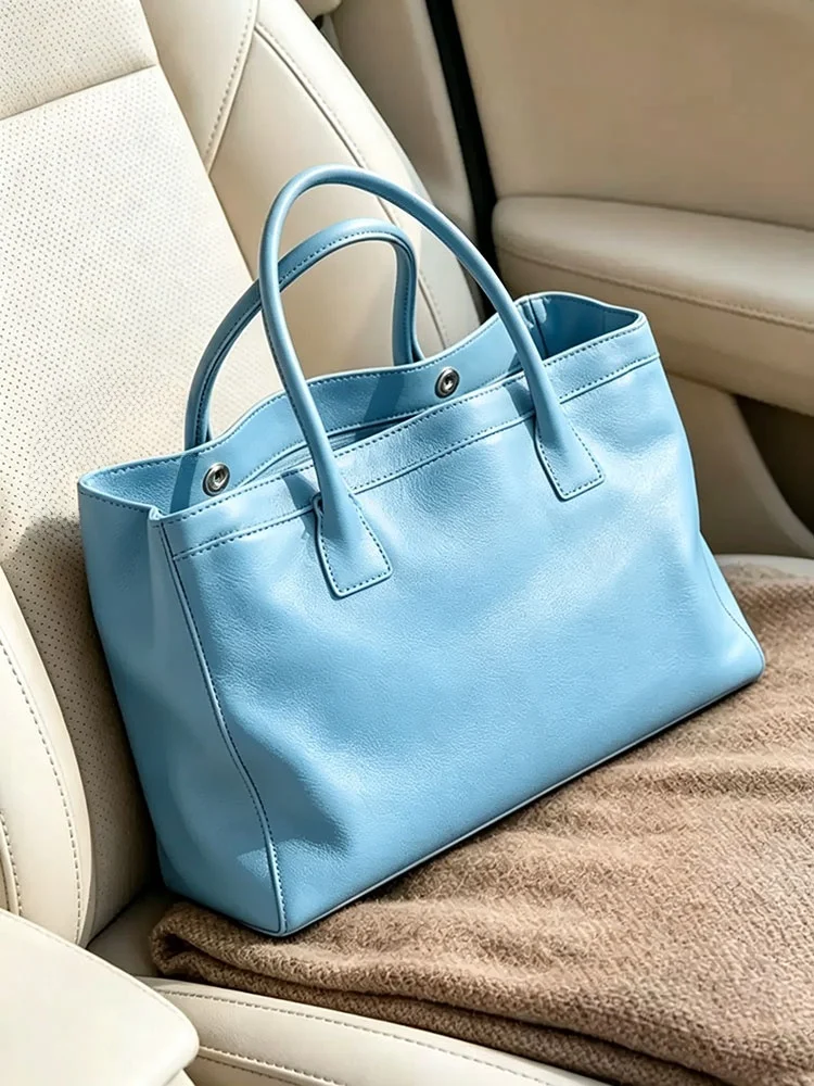 Blue Large Capacity Women's Tote Bag 2026 New Fashion Shoulder Crossbody Bag Soft Handbag Korean Style Casual Pure Color
Blue Large Capacity Women's Tote Bag 2026 New Fashion Shoulder Crossbody Bag Soft Handbag Korean Style Casual Pure Color