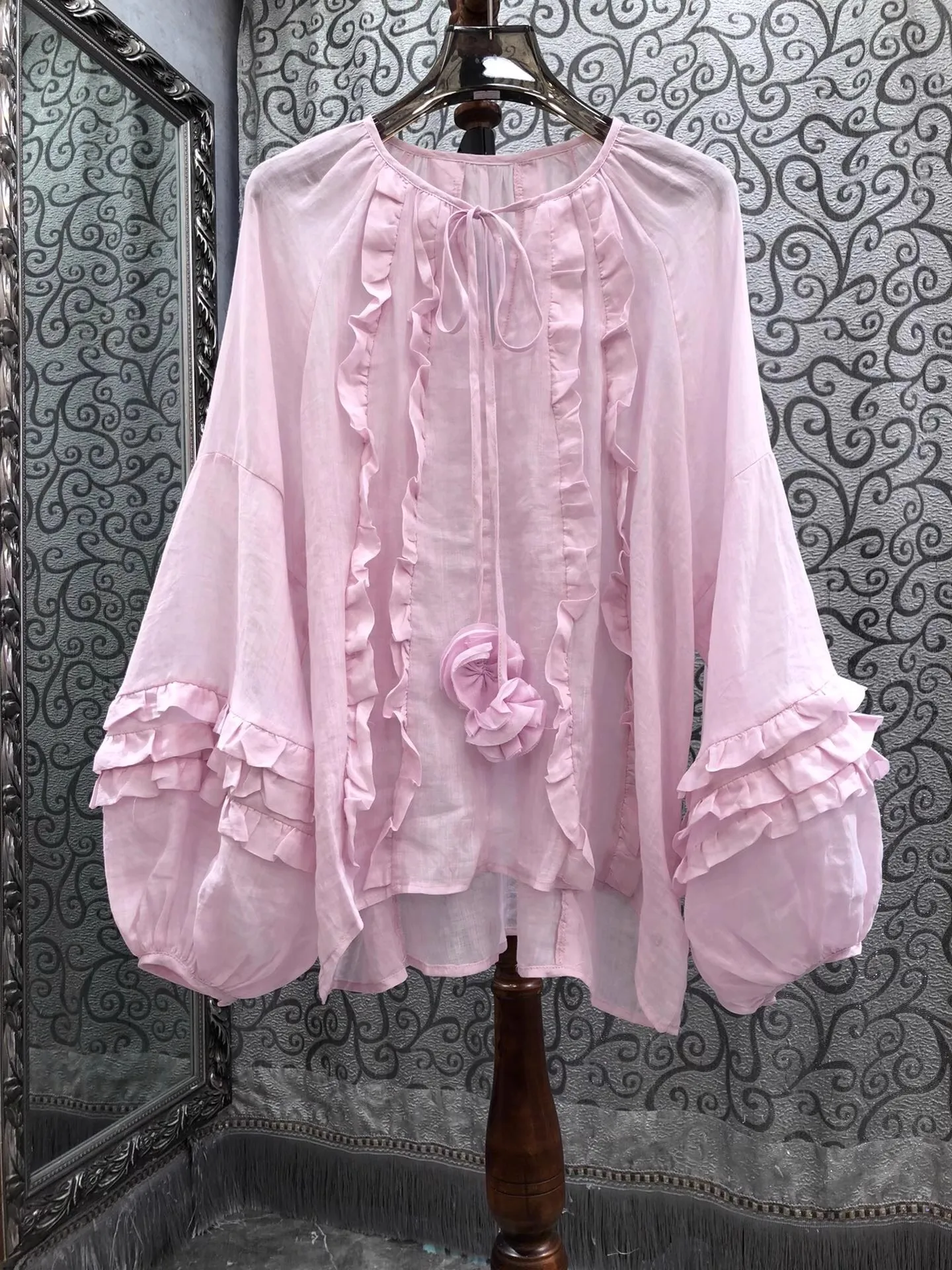 100%Ramie Blouse Shirts 2025 Summer Style Women Bow Collar Cascading Ruffle Floral Patterns Lantern Sleeve Elegant Loose Tops
100%Ramie Blouse Shirts 2025 Summer Style Women Bow Collar Cascading Ruffle Floral Patterns Lantern Sleeve Elegant Loose Tops