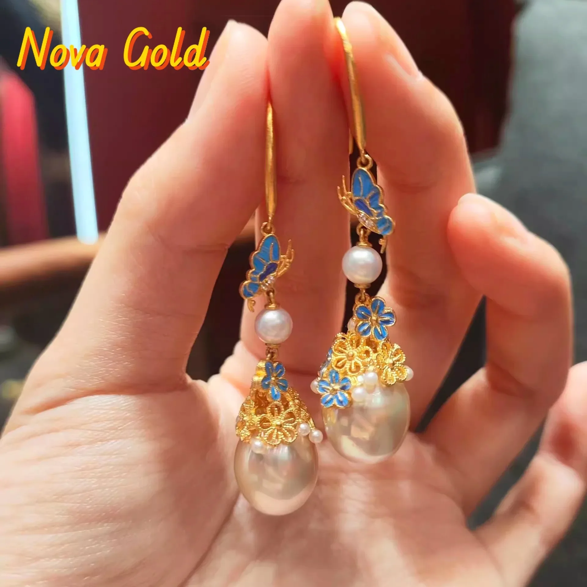 Серьги-кисточки NovaGlod в новом китайском стиле с филигранью Дот Цуй, инкрустированные жемчугом, из настоящего золота 9999 пробы (24K), для женщин, в ретро-дворцовом стиле.
Серьги-кисточки NovaGlod в новом китайском стиле с филигранью Дот Цуй, инкрустированные жемчугом, из настоящего золота 9999 пробы (24K), для женщин, в ретро-дворцовом стиле.