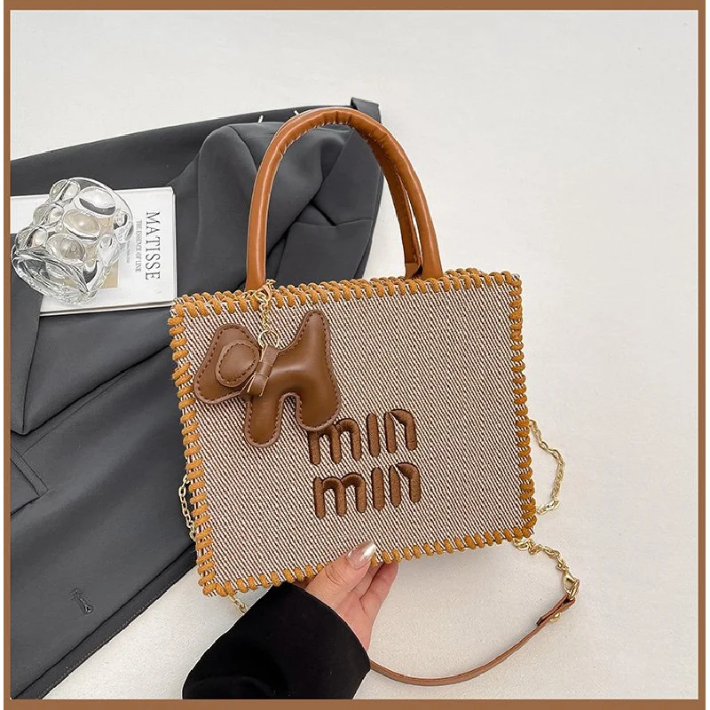 Luxury Elegant Clutch Bag For Women With High-End Leather And Simple Design Perfect For Superstar Show
Luxury Elegant Clutch Bag For Women With High-End Leather And Simple Design Perfect For Superstar Show