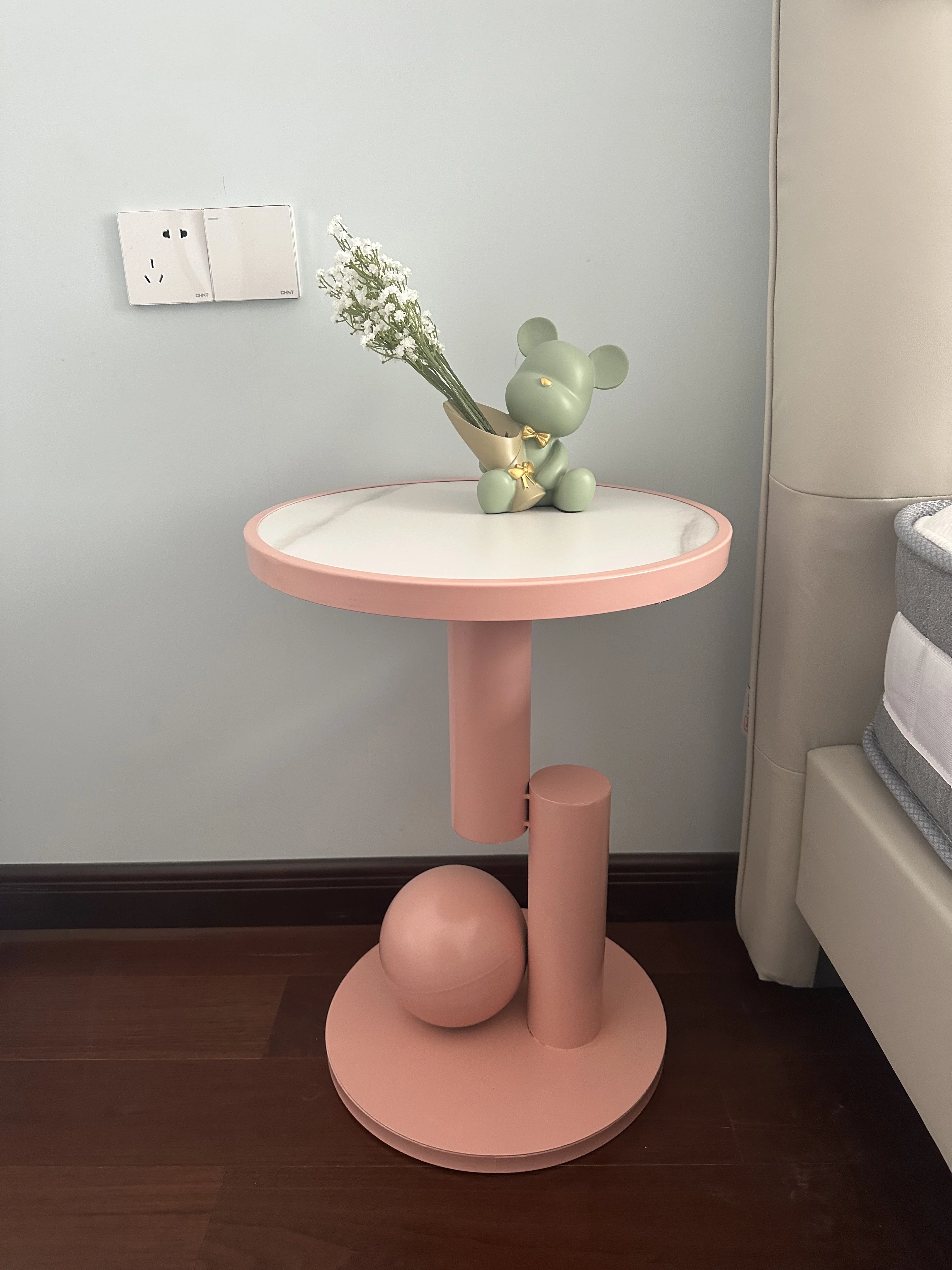 Round Coffee Table Nordic Bedside Table Light Luxury Living Room Sofa Side Table Designer Small Table Service Table Modern Home
Round Coffee Table Nordic Bedside Table Light Luxury Living Room Sofa Side Table Designer Small Table Service Table Modern Home