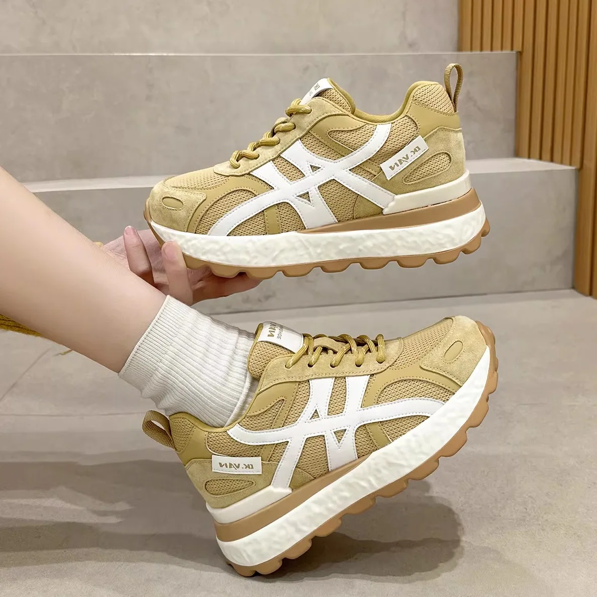 Women's Casual Sports Mesh Shoes Breathable Comfortable Running Shoes Fashionable Flat Heel Supportive Wrap Design
Women's Casual Sports Mesh Shoes Breathable Comfortable Running Shoes Fashionable Flat Heel Supportive Wrap Design