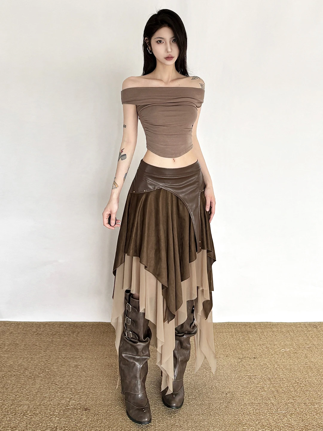 Sisjuly Western Tour Cool Drag Fashion Leather Splicing Mesh Uneven Drifting Band Half Skirt Women's High Waist Polyester Ela...
Sisjuly Western Tour Cool Drag Fashion Leather Splicing Mesh Uneven Drifting Band Half Skirt Women's High Waist Polyester Ela...